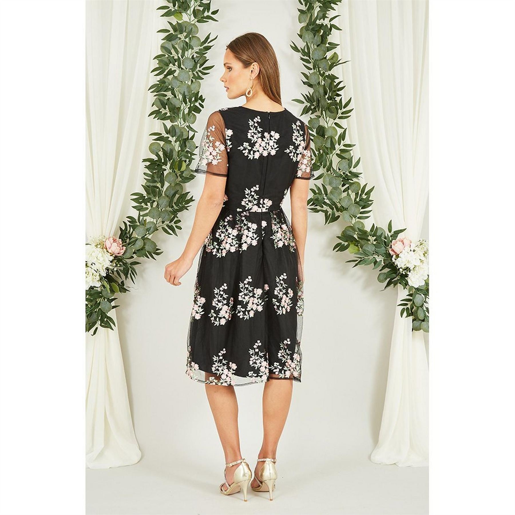 Yumi Embroidered Floral Skater Dress
