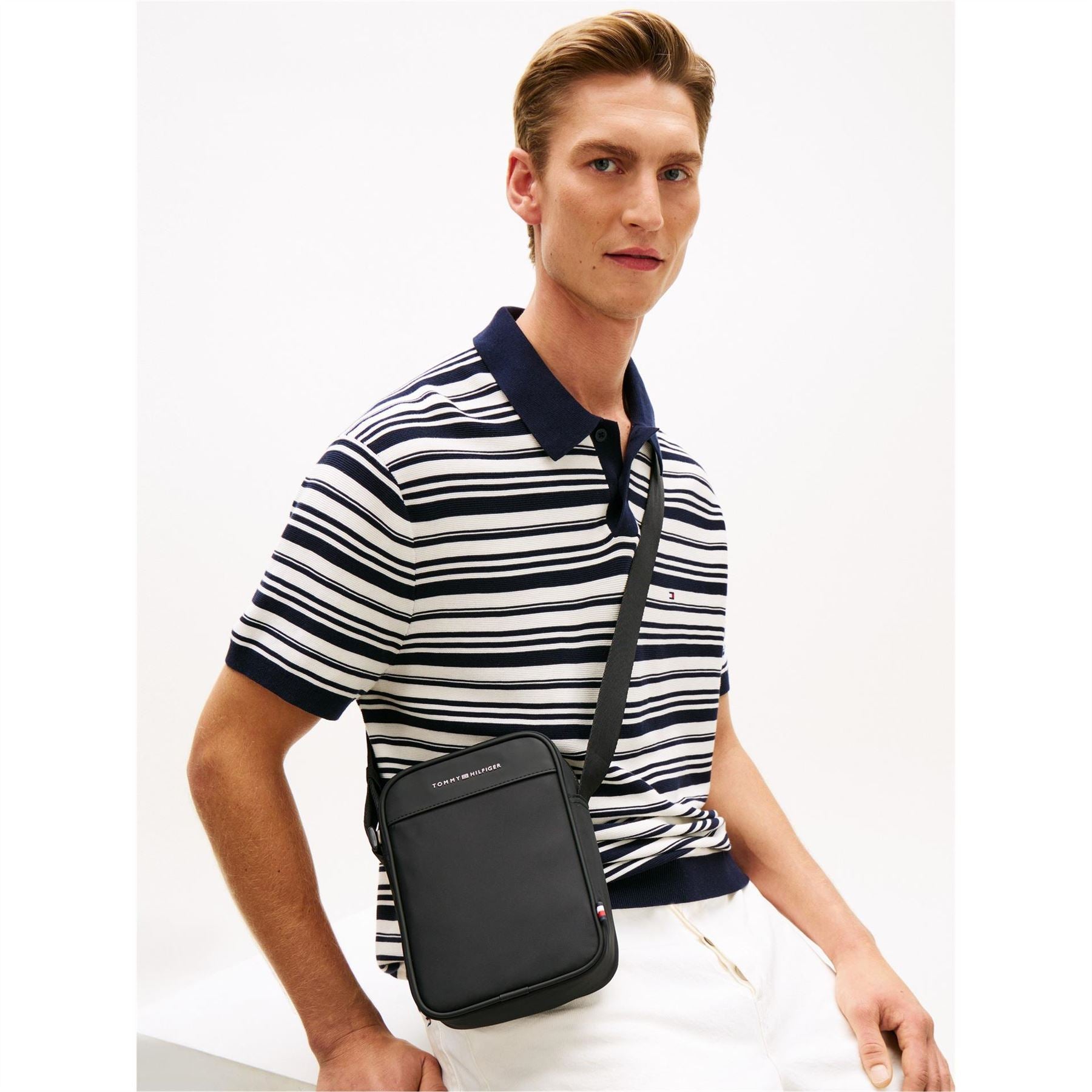 Tommy Hilfiger Logo Crossbodyody Reporter Bag