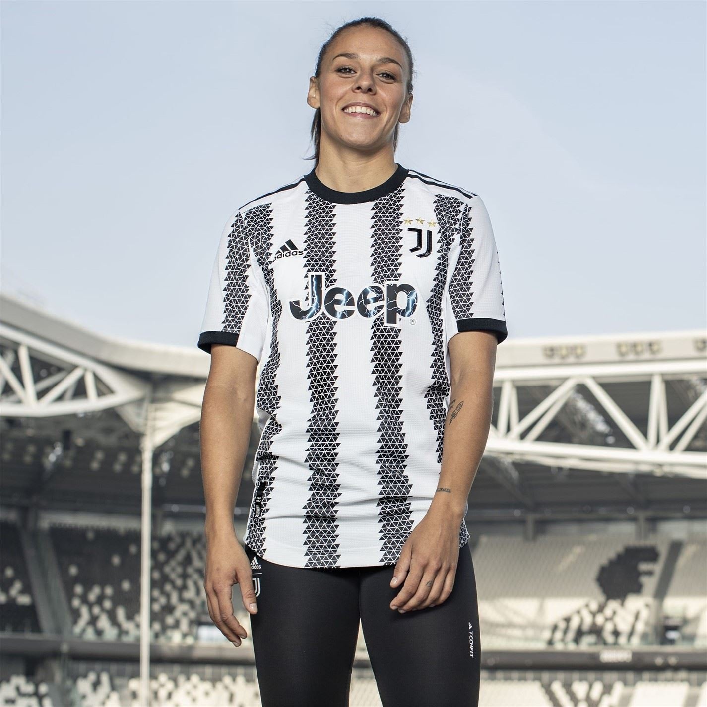 adidas Womens Juventus Authentic Home Shirt 2021 2022