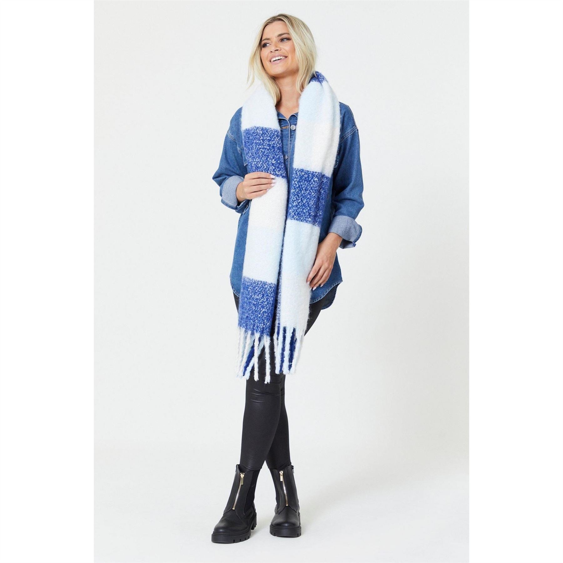 Chunky Knitted Blue Check Midweight Scarf