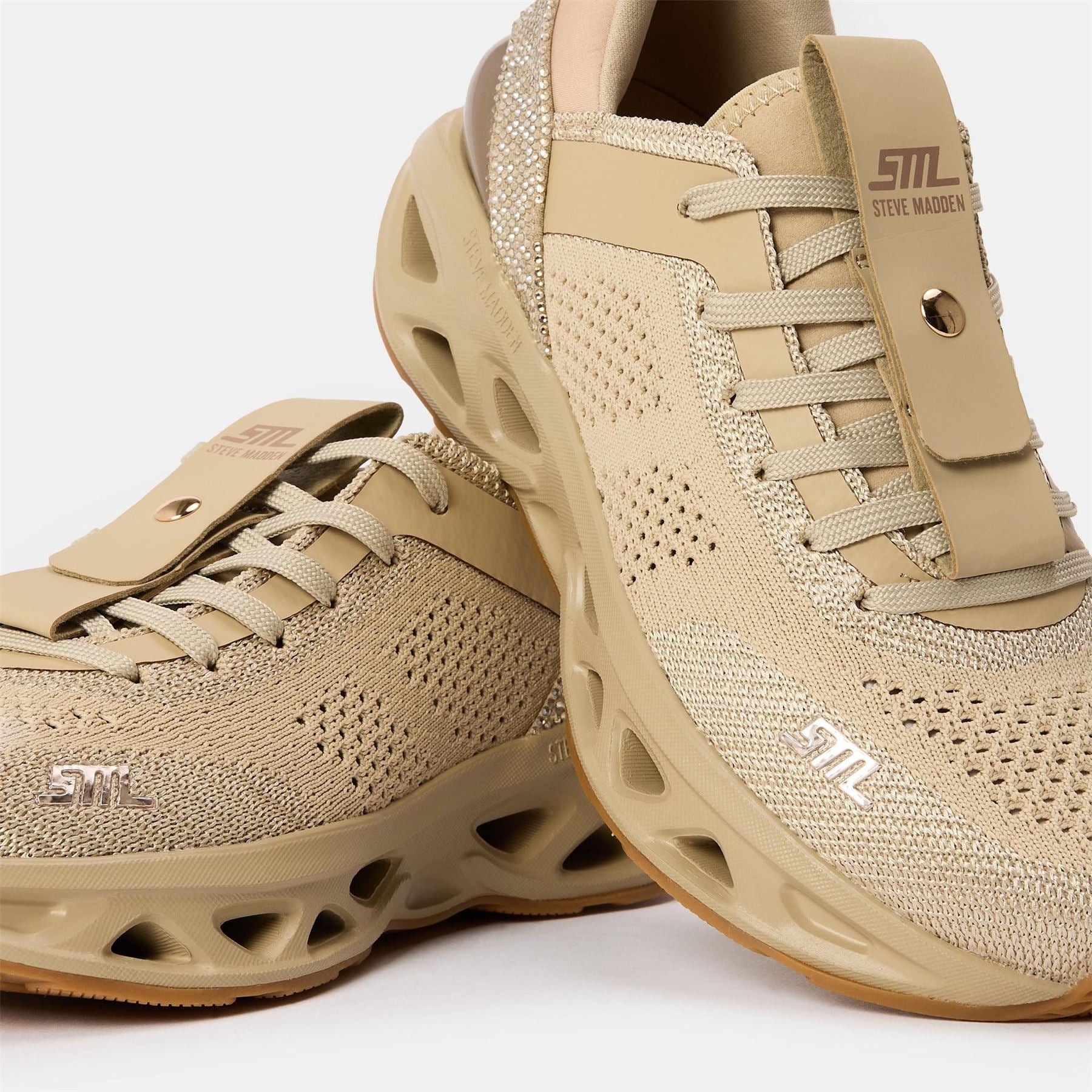 Steve Madden Surge 1R Lace-Up Textured Sneakers