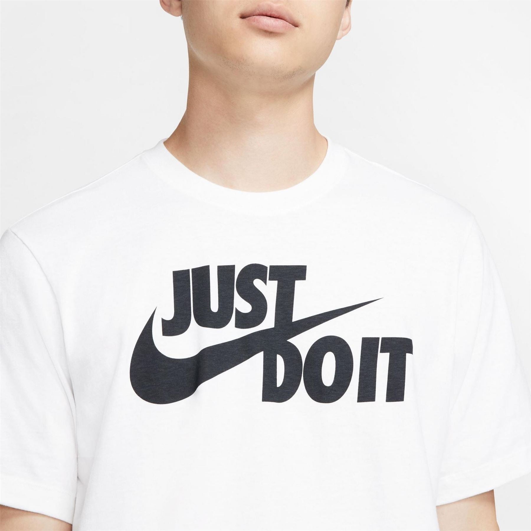 Nike Regular Fit Crew Neck Swoosh T-Shirt