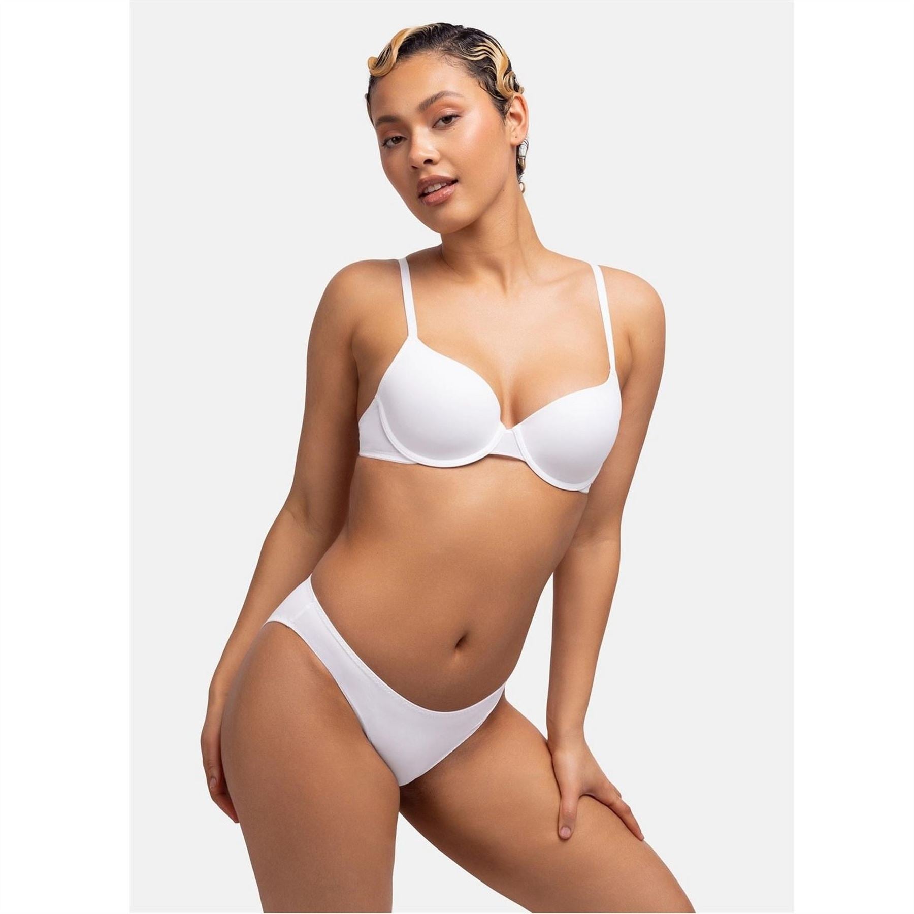 Dorina Bra