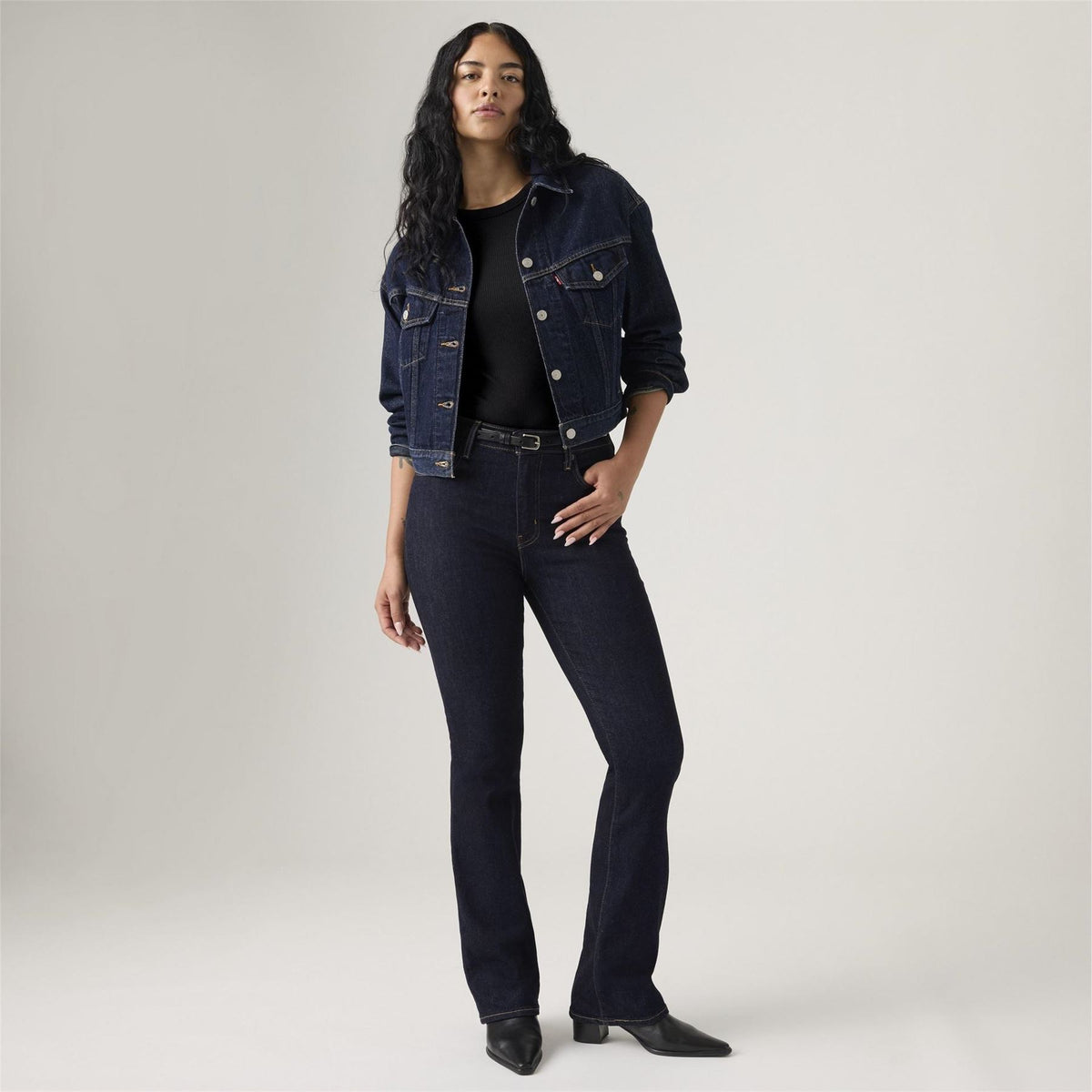 Levis 725 High Rise Bootcut Jeans