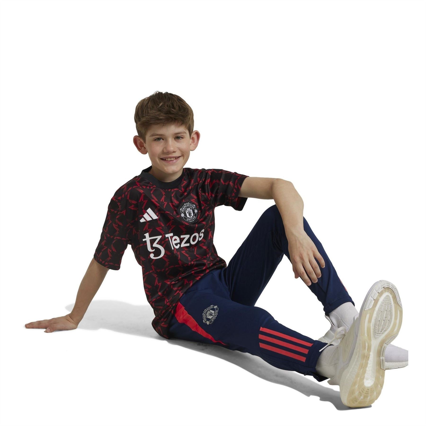 adidas Manchester United Pre Match Shirt 2024 2025 Juniors