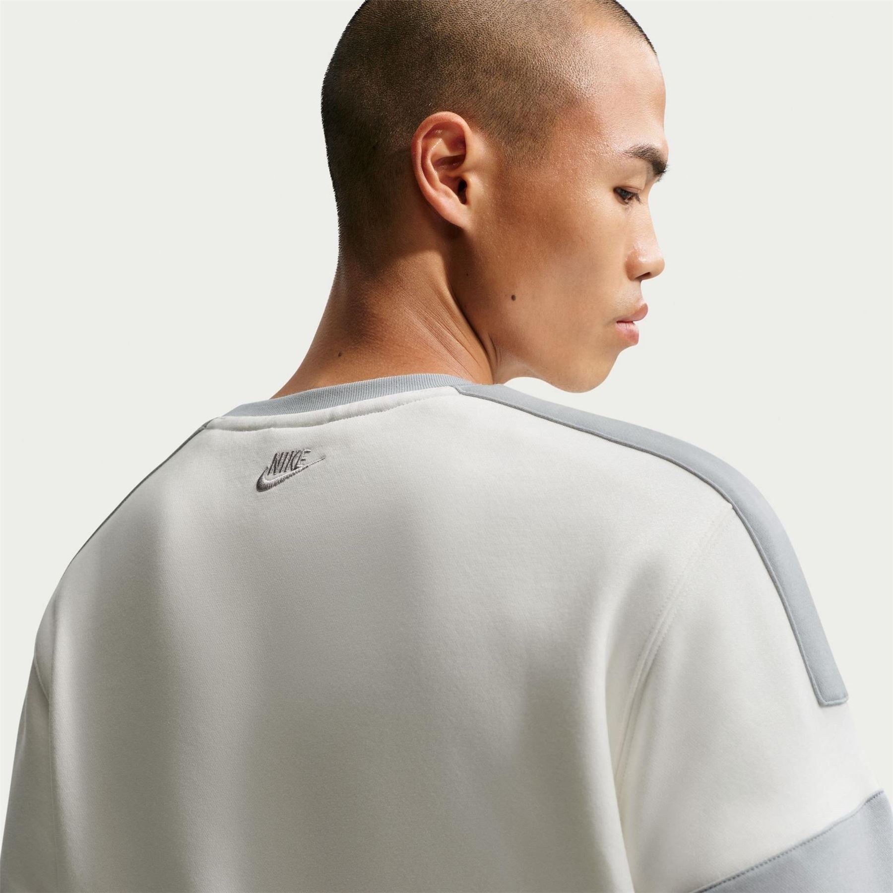Nike Wordmark Back Neck Logo Crew Neck Long Sleeve Sweatshirt