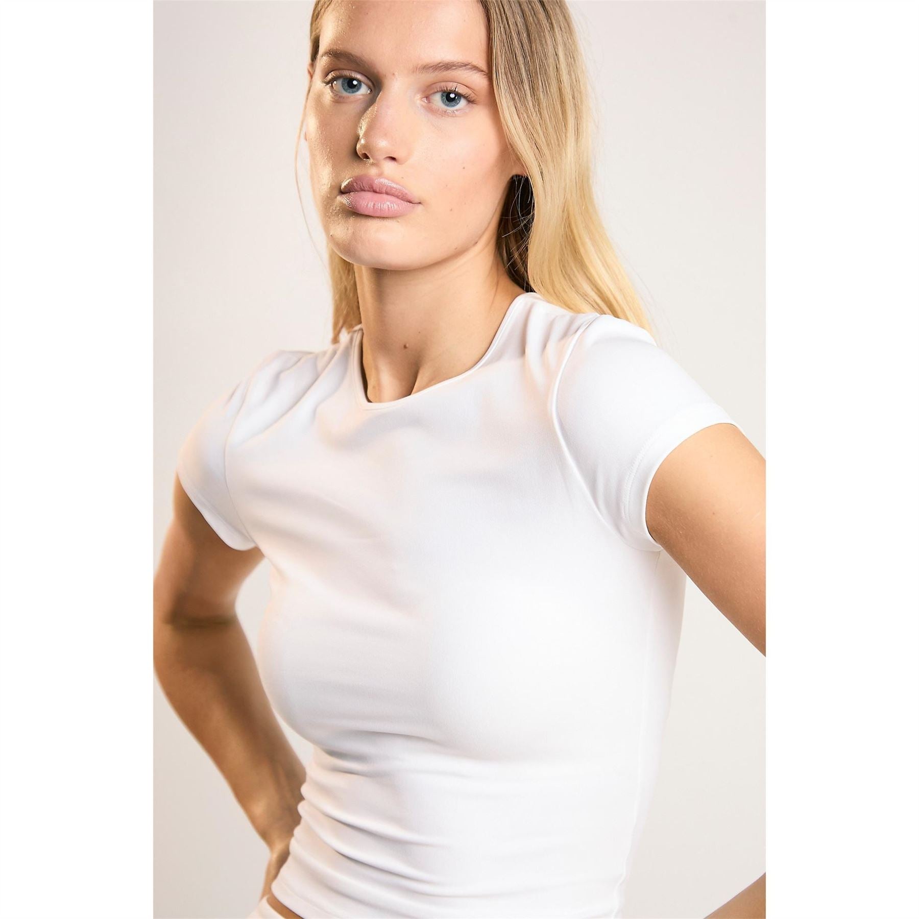 Agon White  Scoop Neck Crop Top