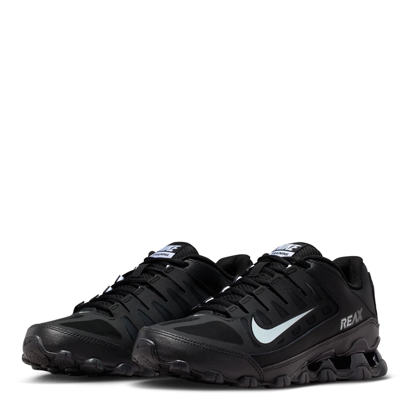 Nike Reax 8 TR Lace Up Low Top Sneakers