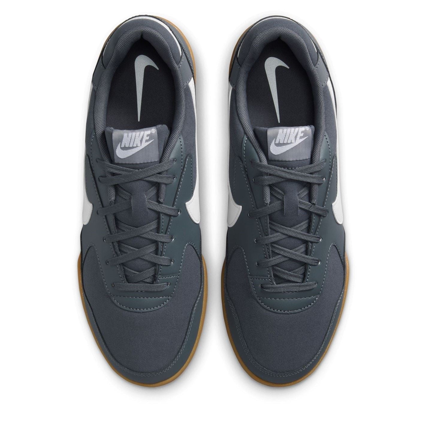 Nike Terra Manta  Round Toe Low Top Sneakers