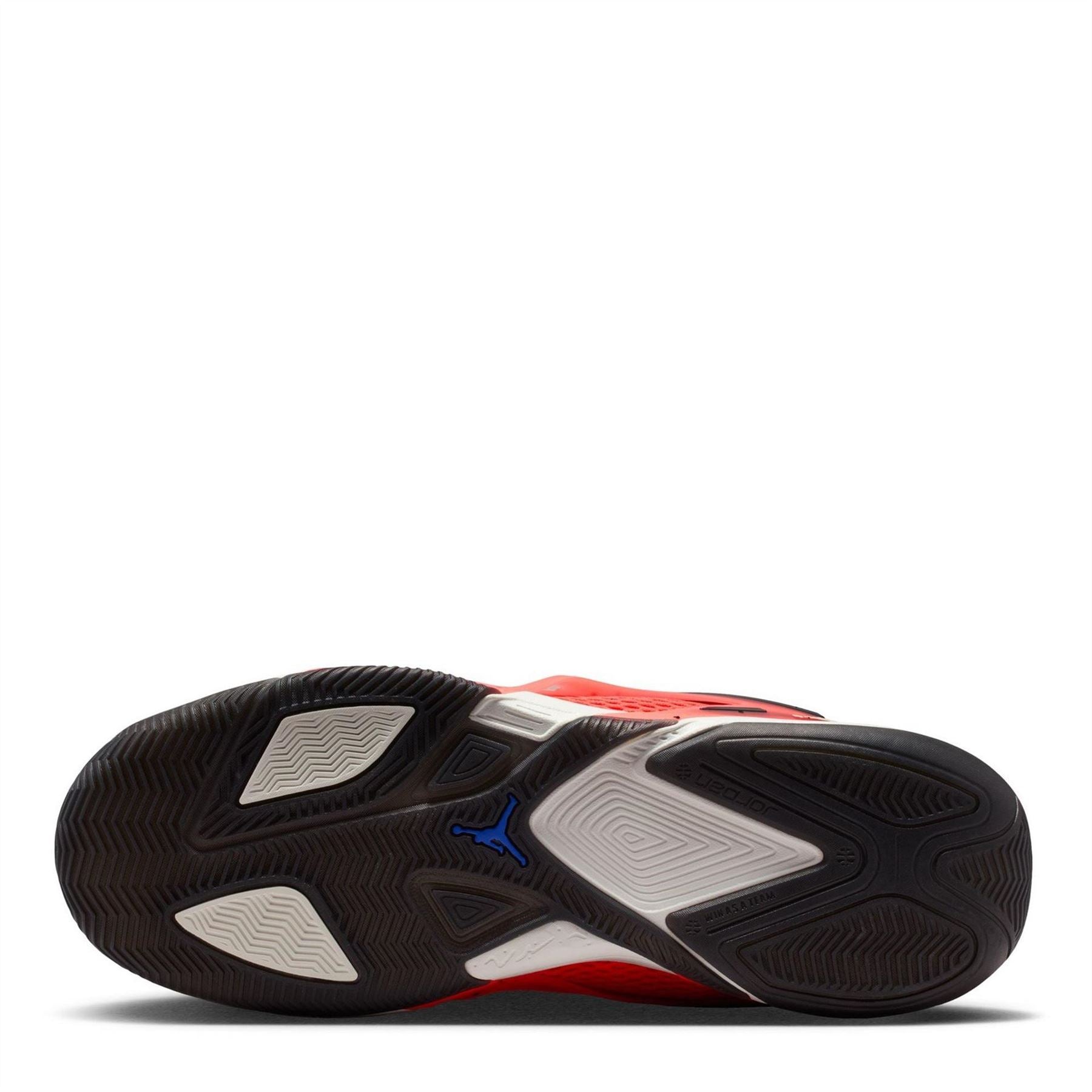 Nike Heir Basketball Low Top Lace-Up Sneakers