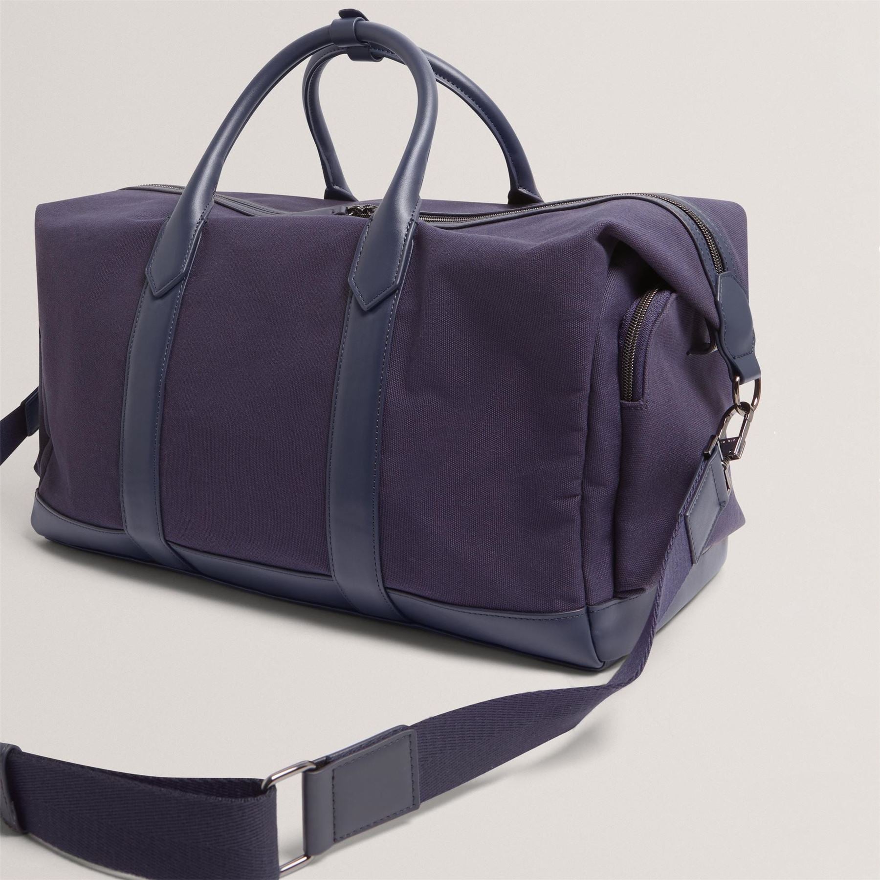 Ted Baker Cnv Studdet Hold Sn62
