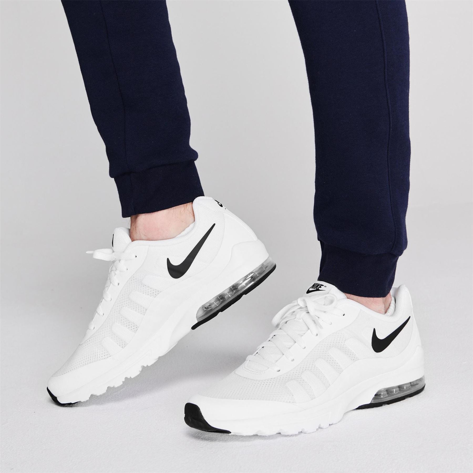 Nike Mens Air Max Invigor Trainers