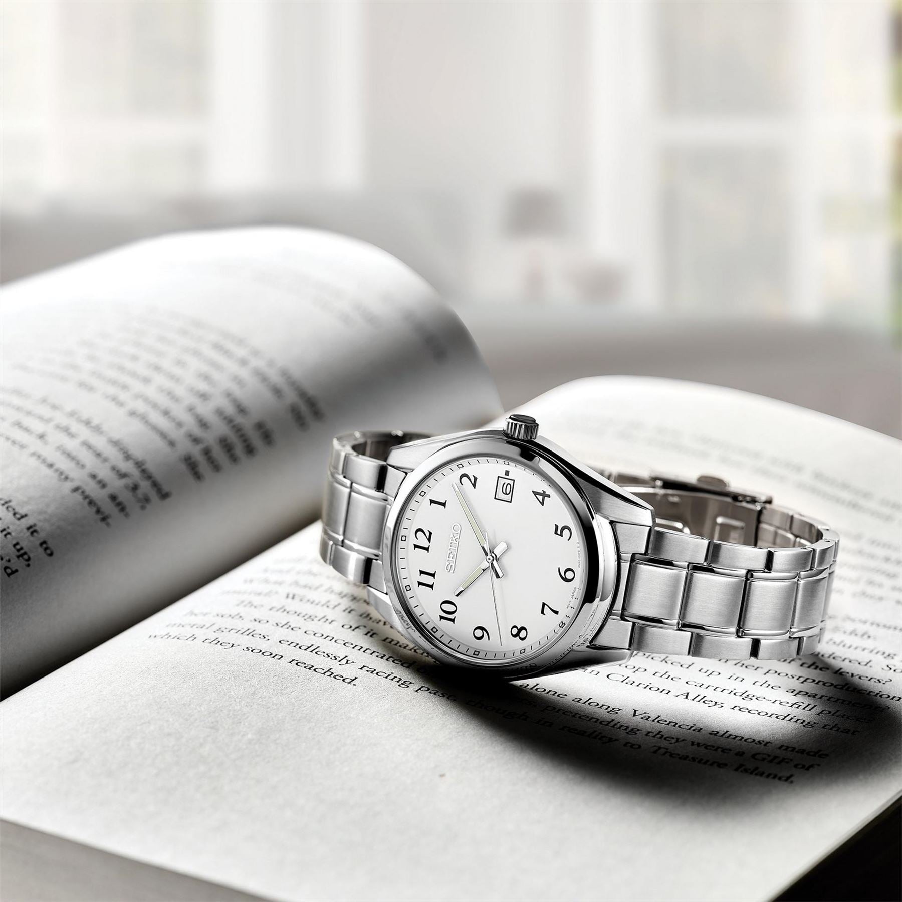 Seiko Date Analogue Titanium Bracelet Strap Watch