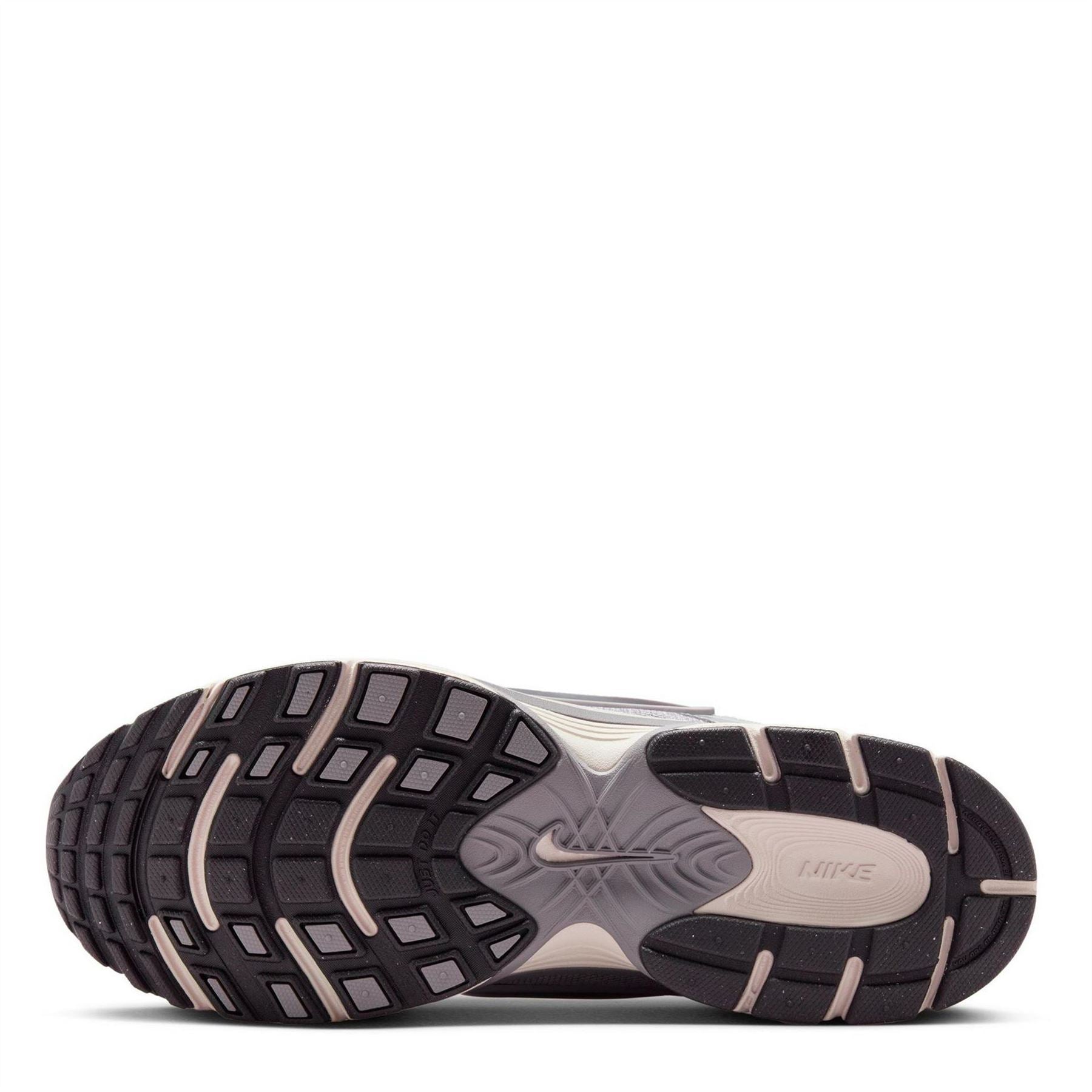 Nike Vomero 5 Running Flat Heel Trainers