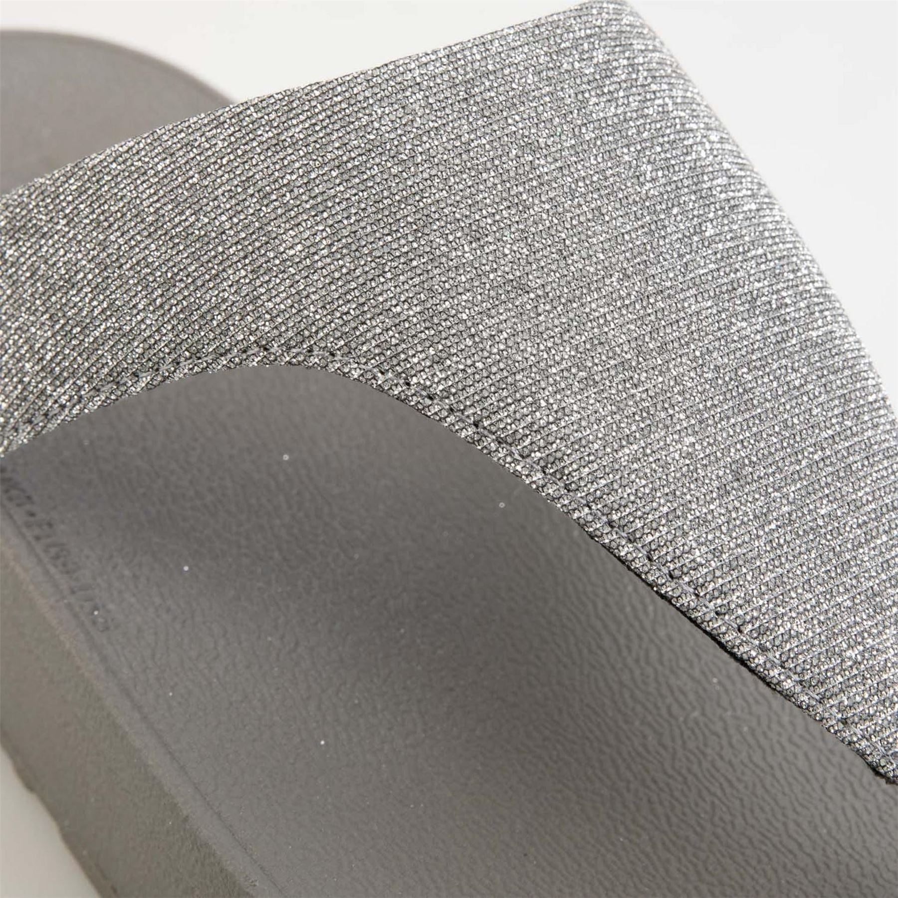 Fitflop Lottie Glitzy Toe Thong Sandals