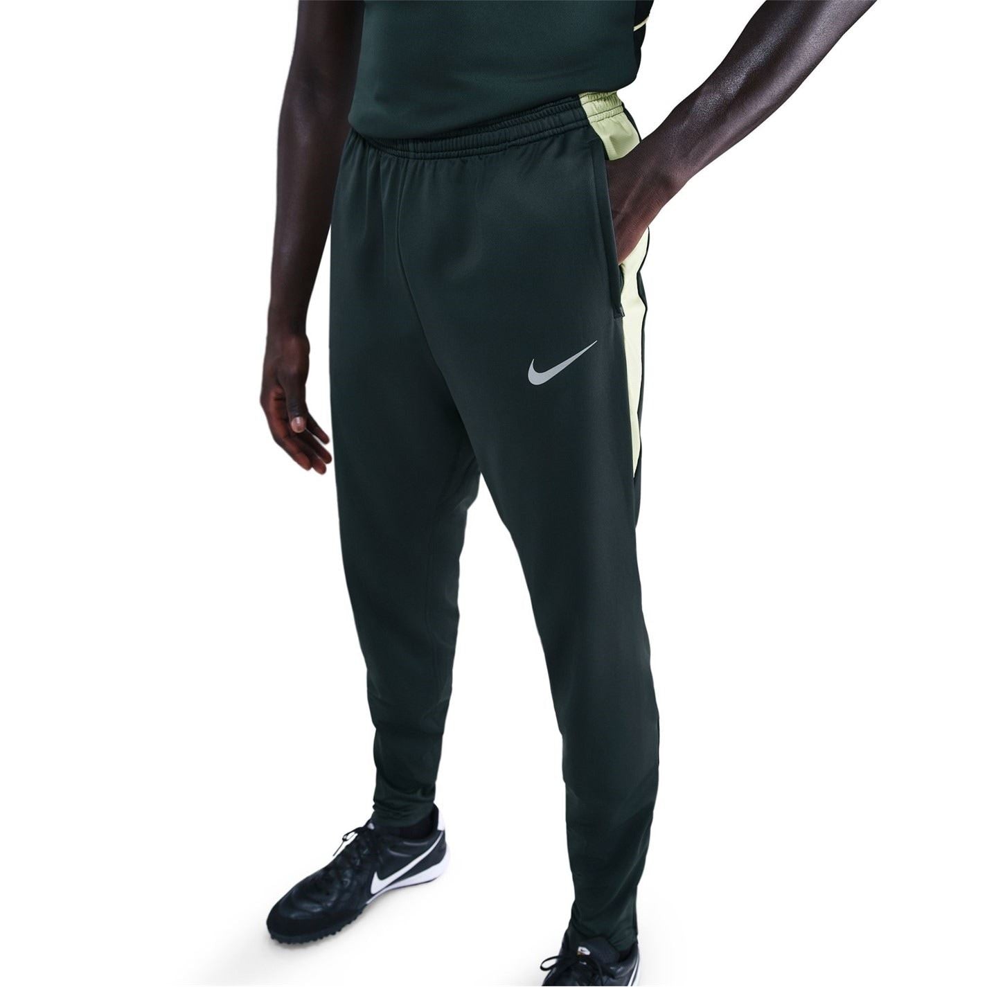 Nike Strike Winter Warrior Solid Patterned Slim Track Pants