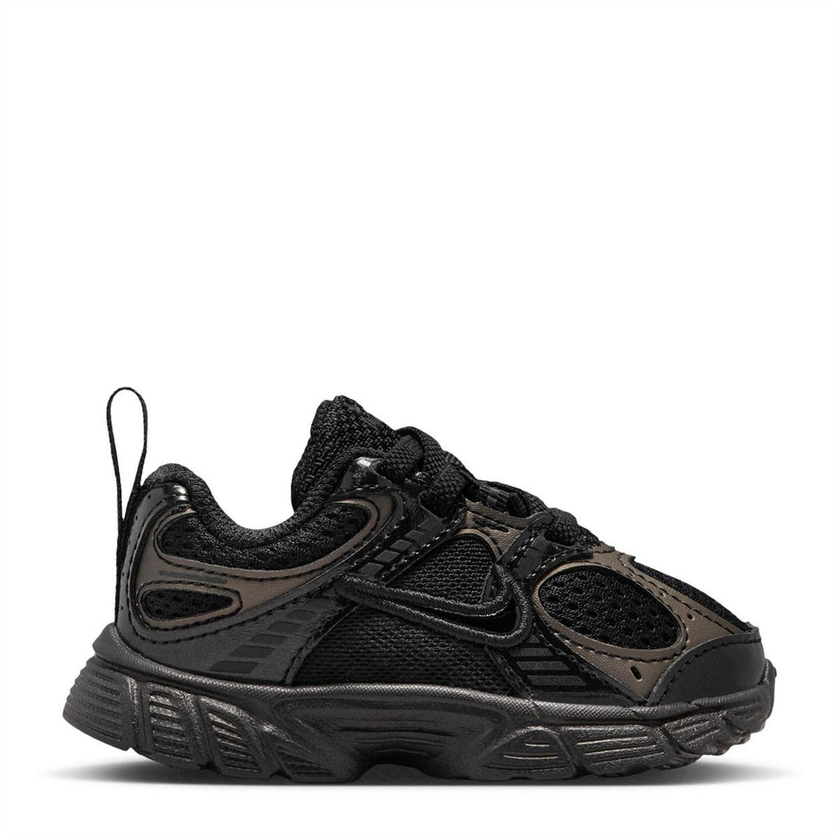 Nike V5 Runner Low Top Lace-Up Sneakers