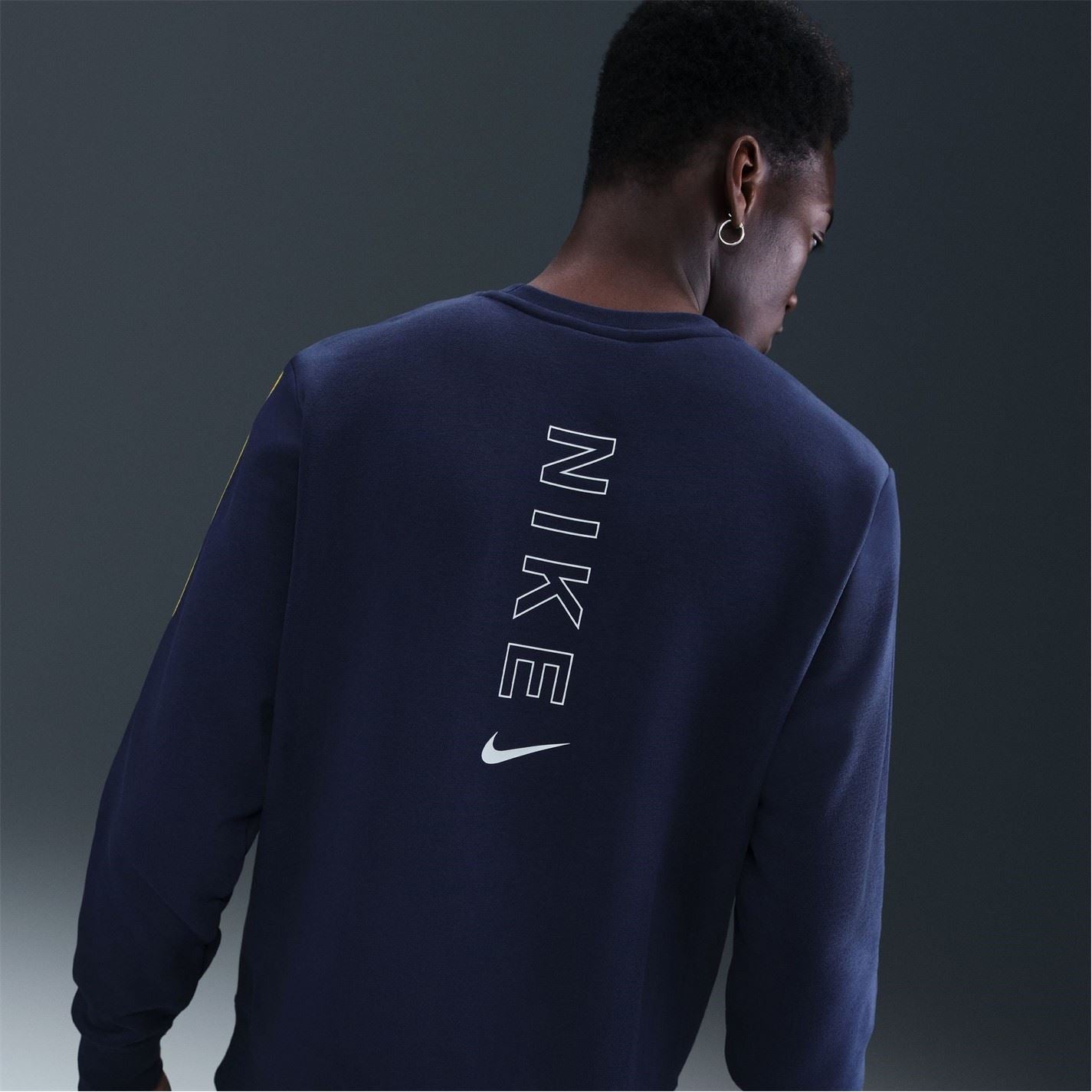 Nike Crew Neck Ribbed Collar Long Sleeve Raglan Sweatshirt