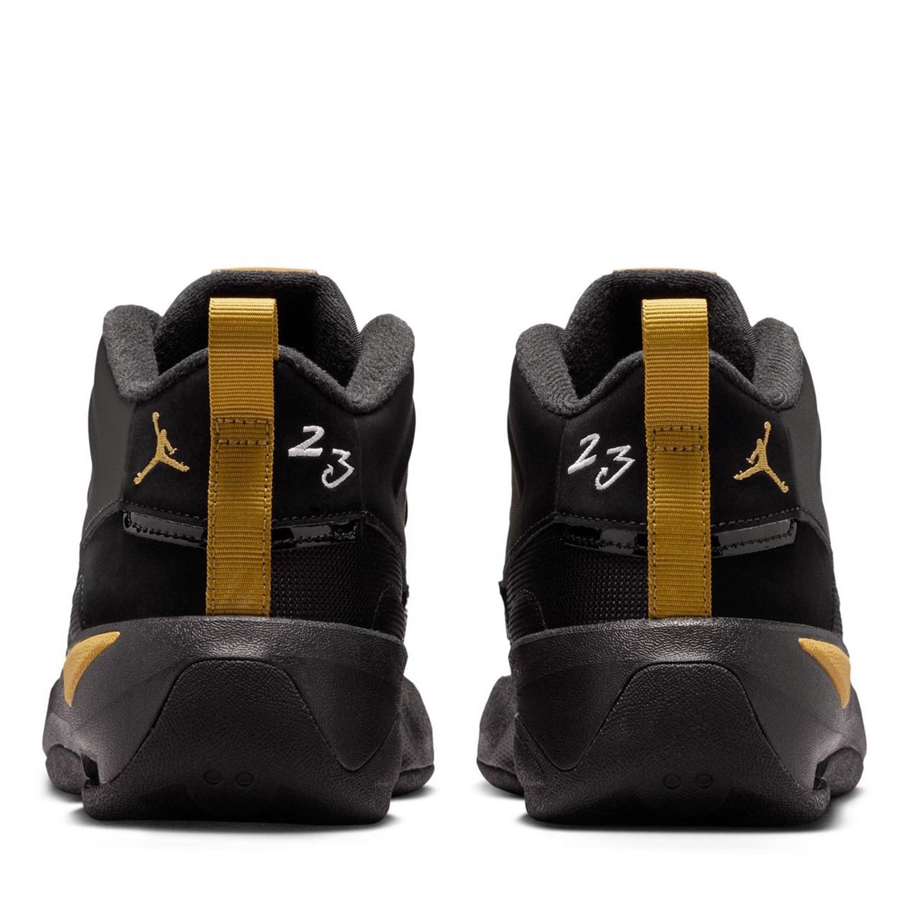 Air Jordan Max Aura Basketball Trainers