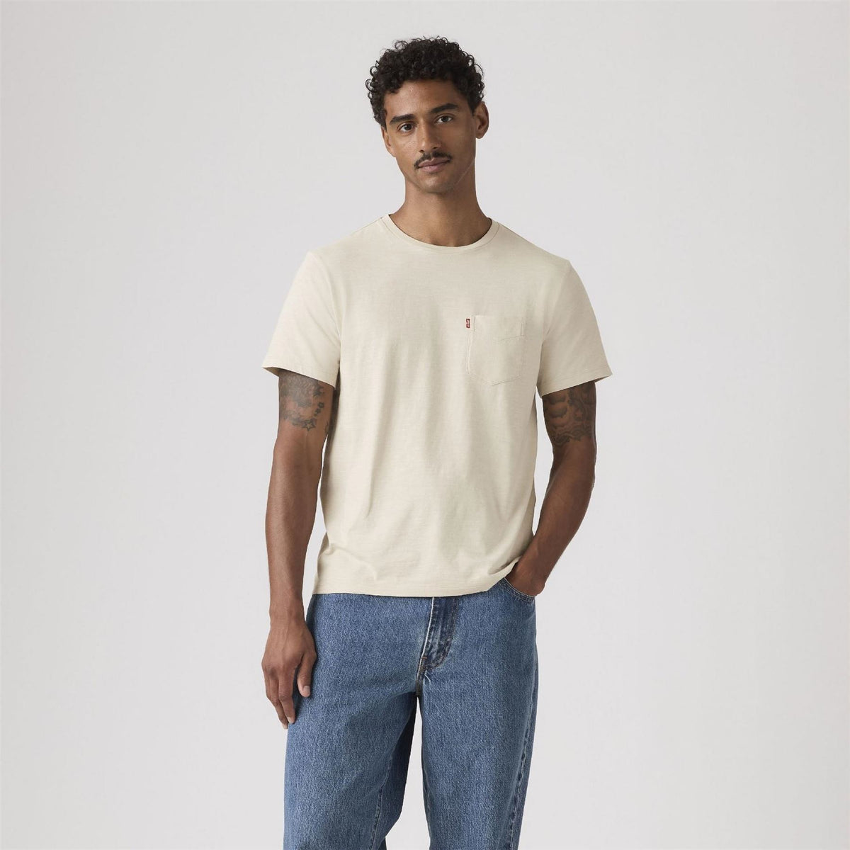 Levis Regular Fit Crew Neck Short Sleeve T-Shirt with Chest Pocket