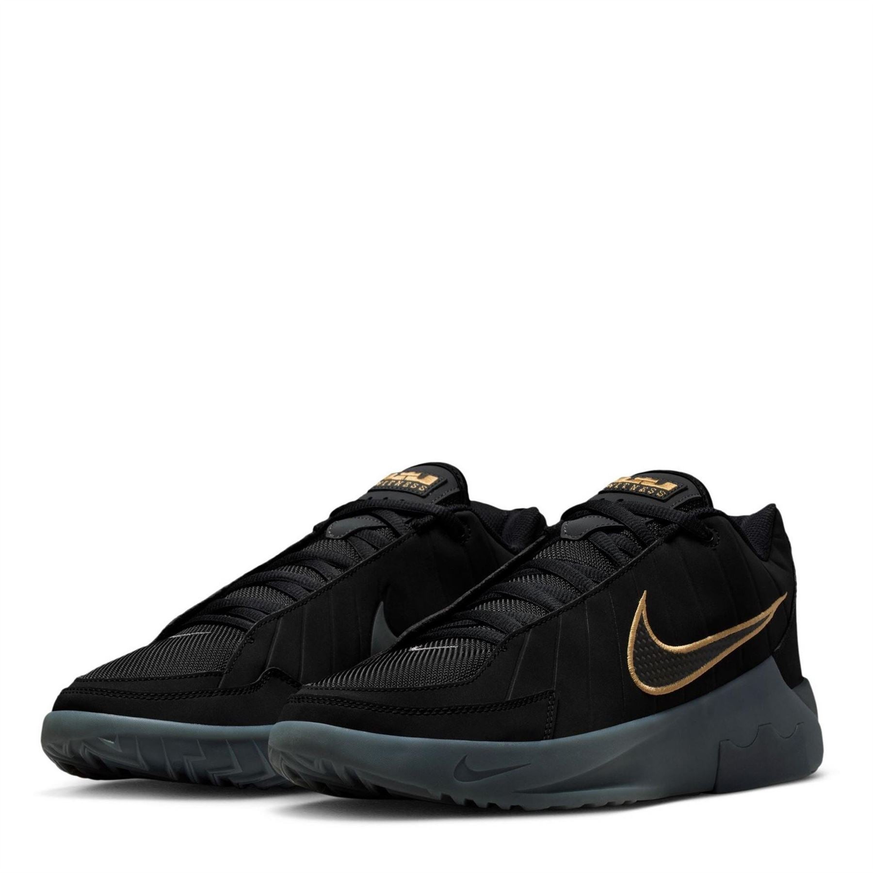Nike Witness 9 Low Top Lace-Up Sneakers