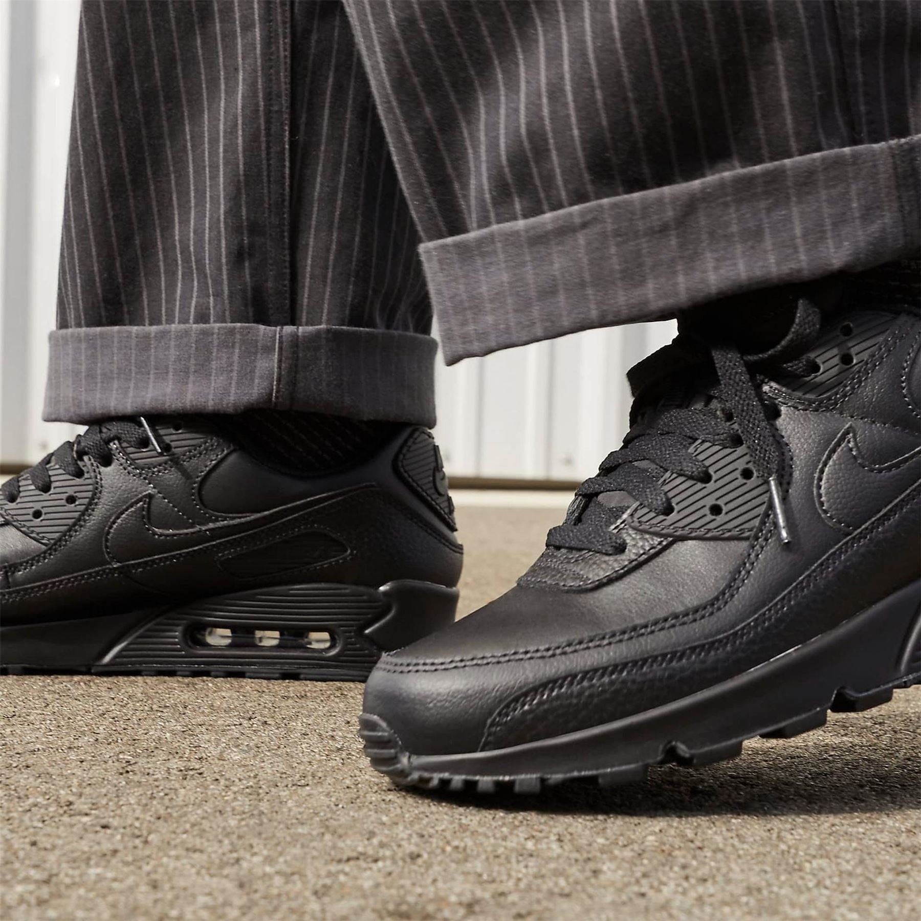 Nike Mens Air Max 90 Trainers