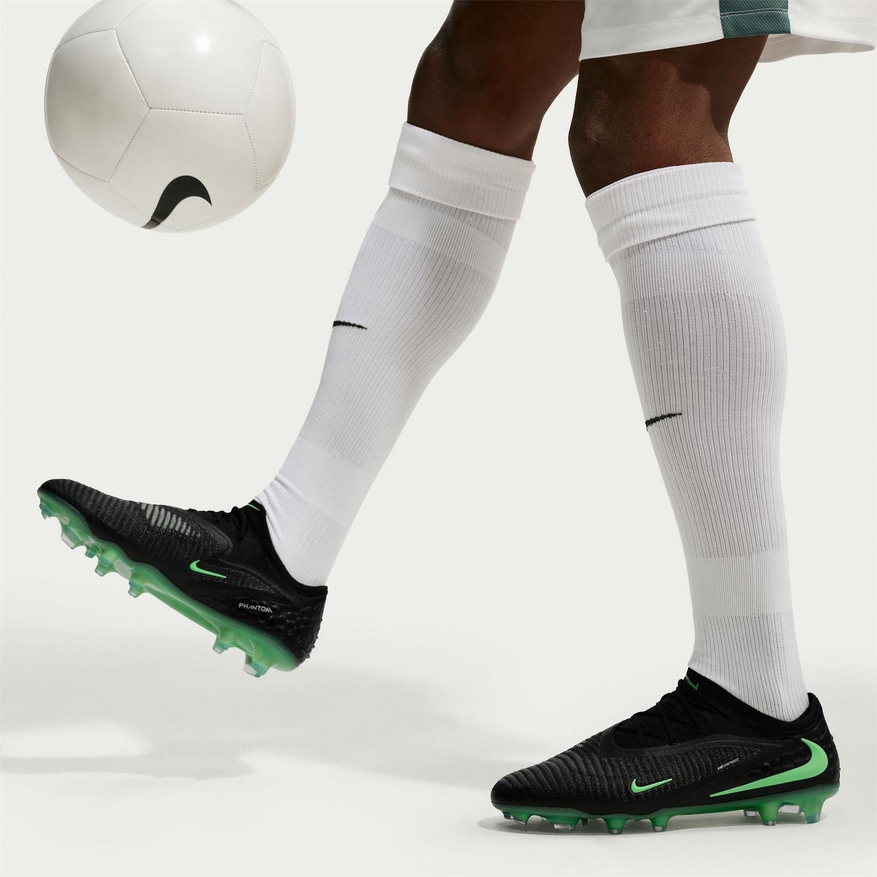 Nike Phantom 6 Low Elite Adults Firm Ground Football Boots