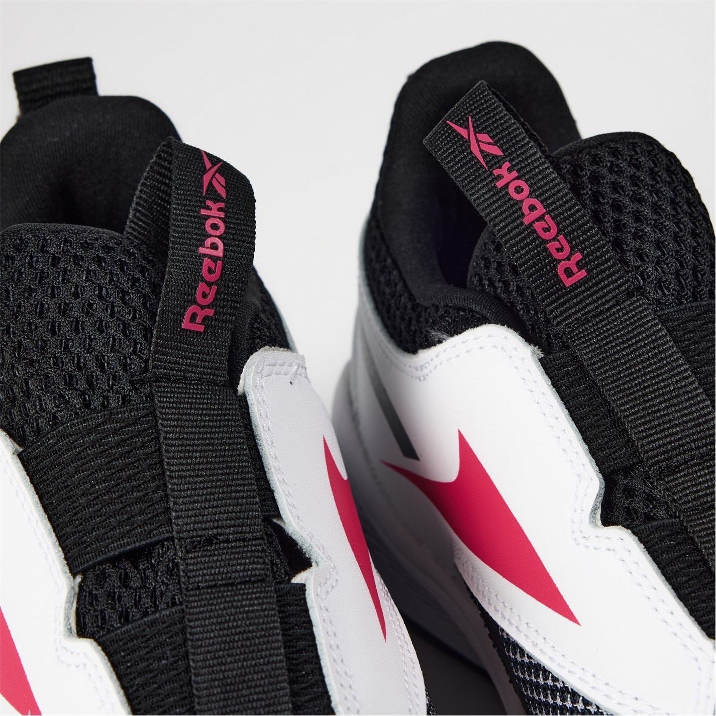 Reebok XT Sprinter Round Toe Low Top Sneakers
