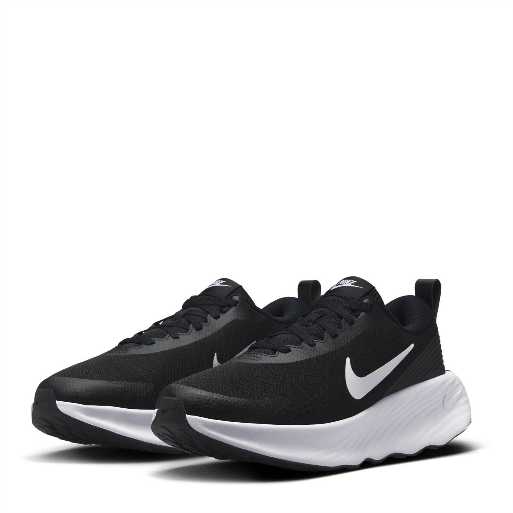Nike Legend Essential 4 Low Top Trainers