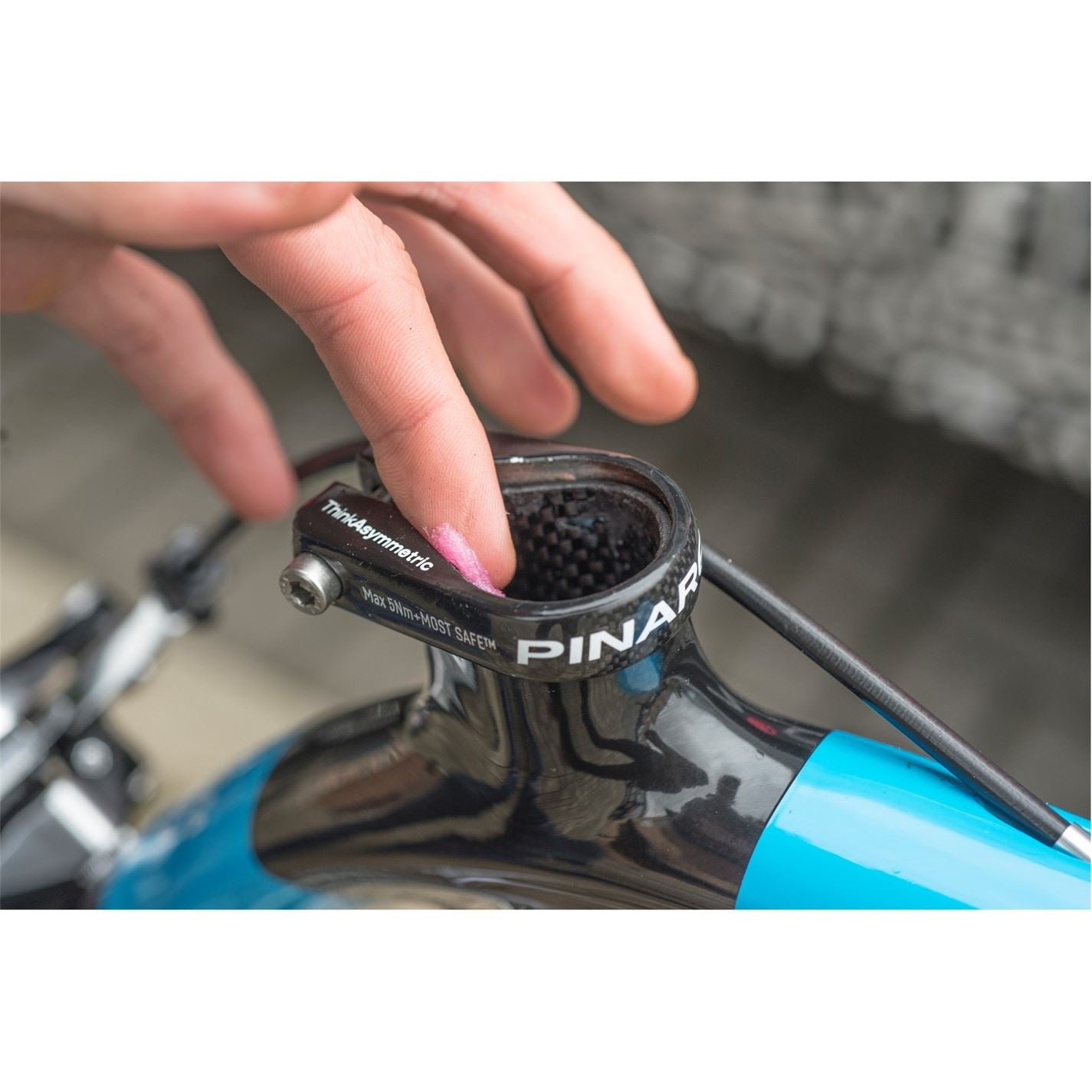Muc-Off Off Carbon Gripper