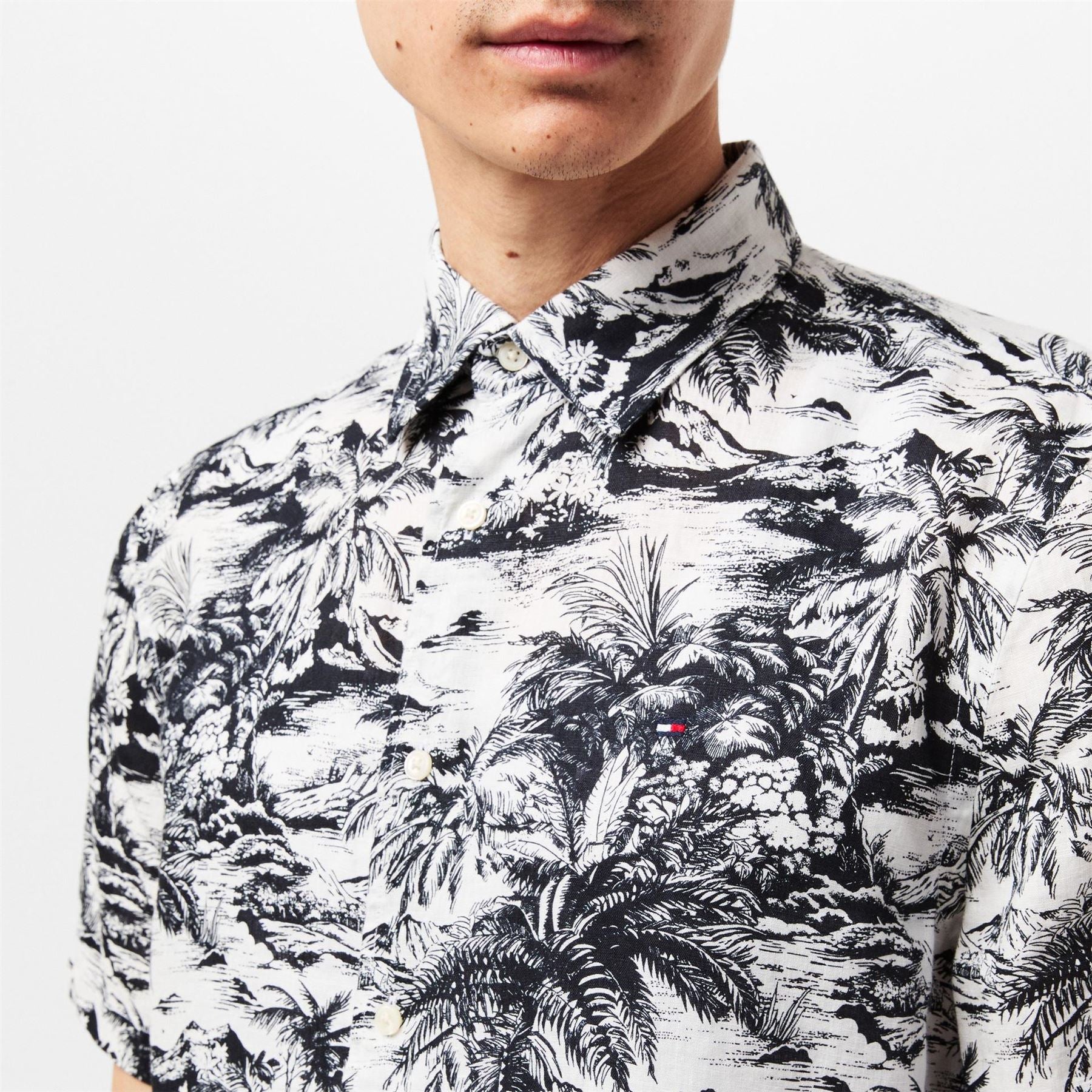 Tommy Hilfiger Vacation Print Regular Fit Short Sleeve Shirt