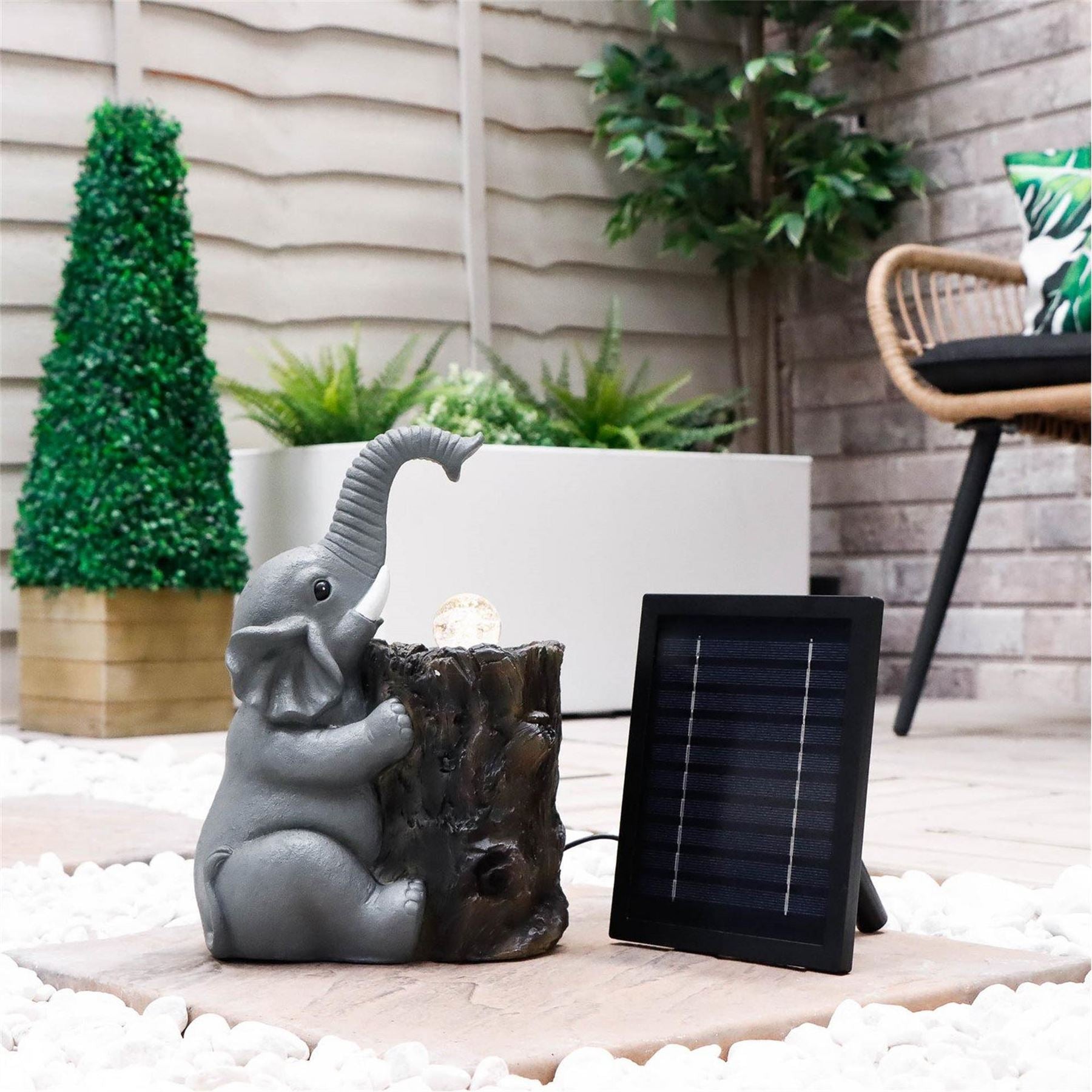 Streetwize Water Feature With Battery Backup   Elephant With Ball