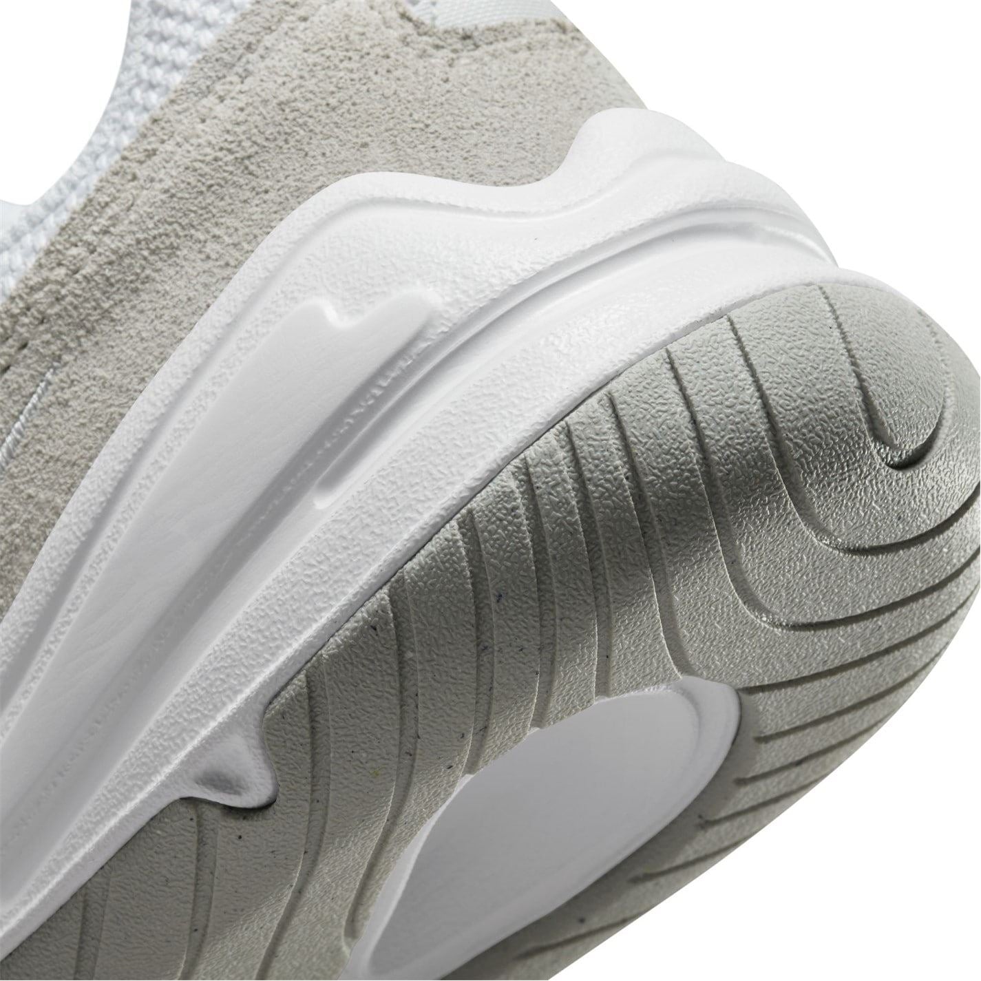 Nike Tech Hera Low Top Sneakers