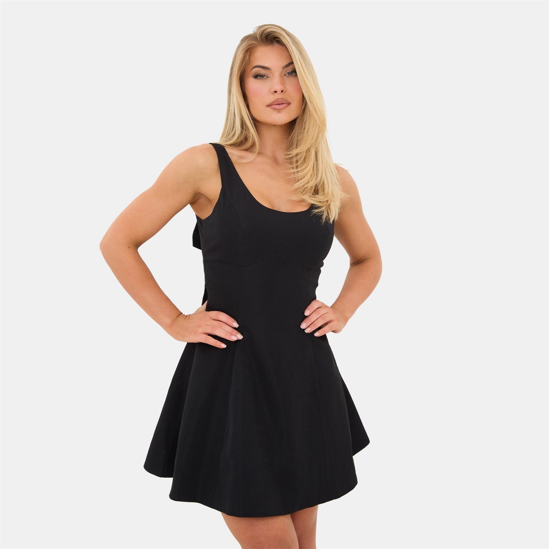 I Saw It First Scoop Neck Sleeveless Mini Skater Dress