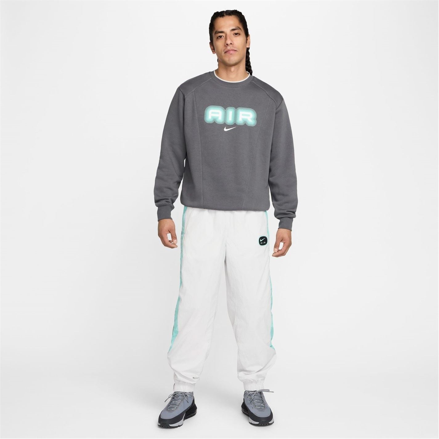Nike Crew Neck Relaxed Fit Long Sleeve Sweatshirt