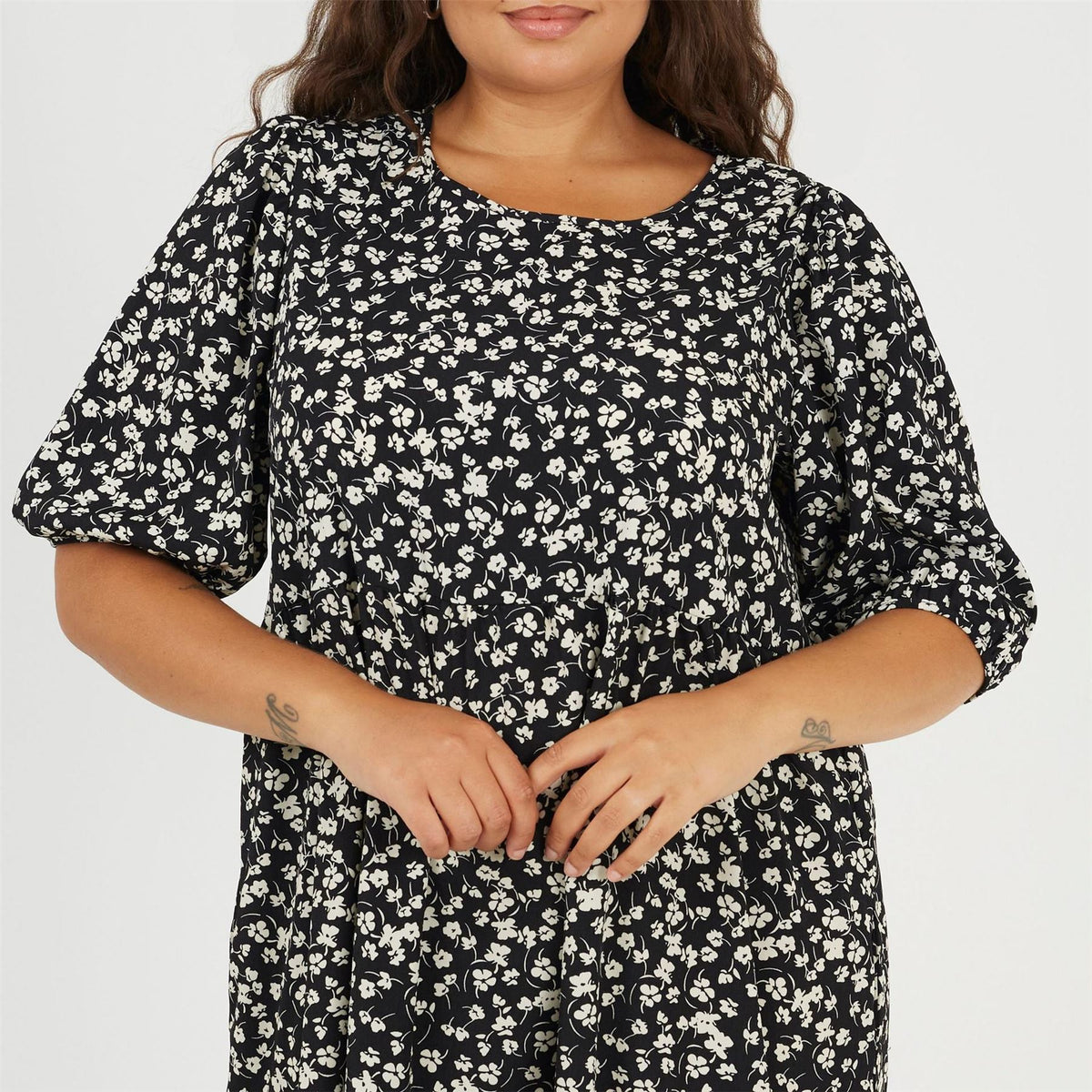 Brave Soul Plus Size Short Sleeved Floral Midi Dress With Tiered Hem