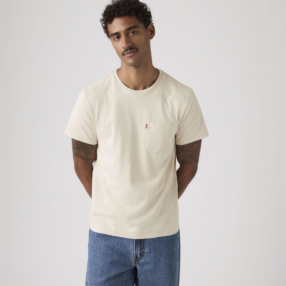 Levis Regular Fit Crew Neck Short Sleeve T-Shirt with Chest Pocket