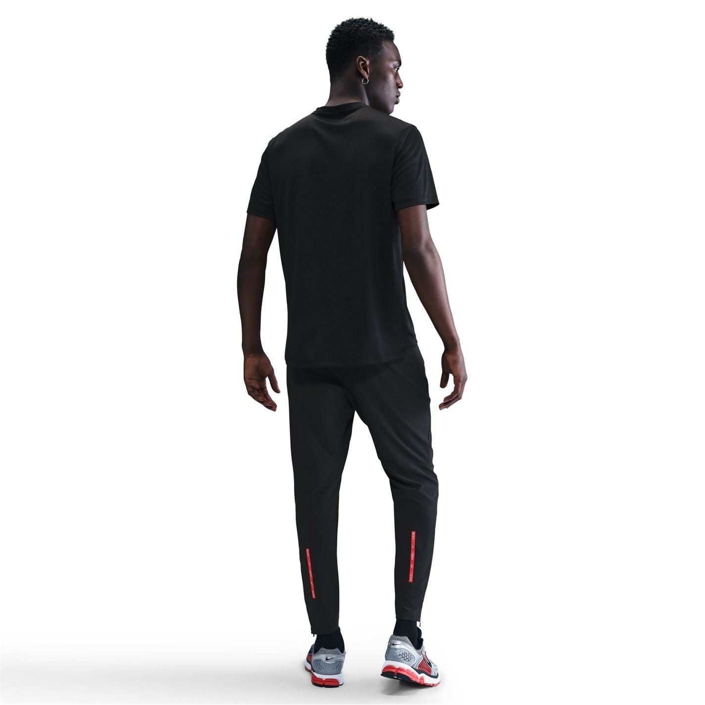 Nike Run Regular Fit Short Sleeve Crew Neck Athletic Top
