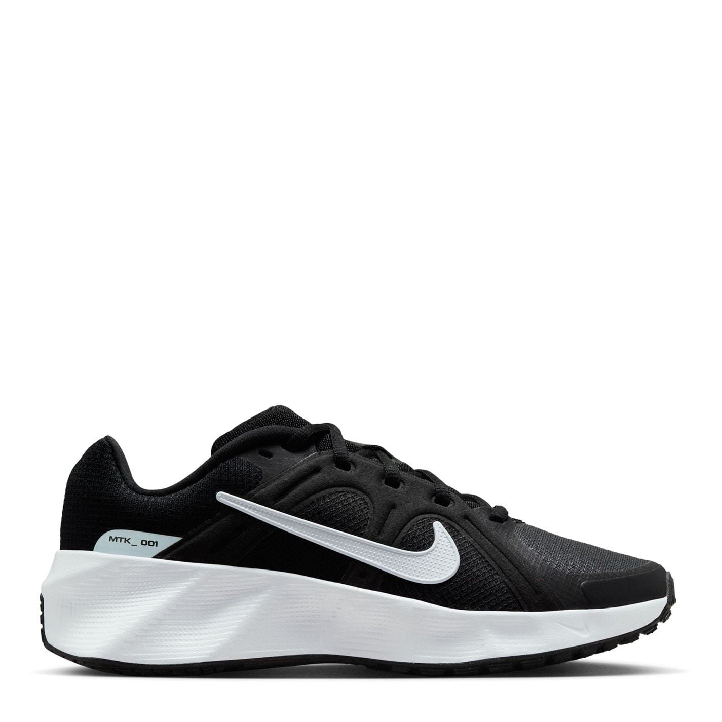 Nike Metro Tek Low Top Sneakers
