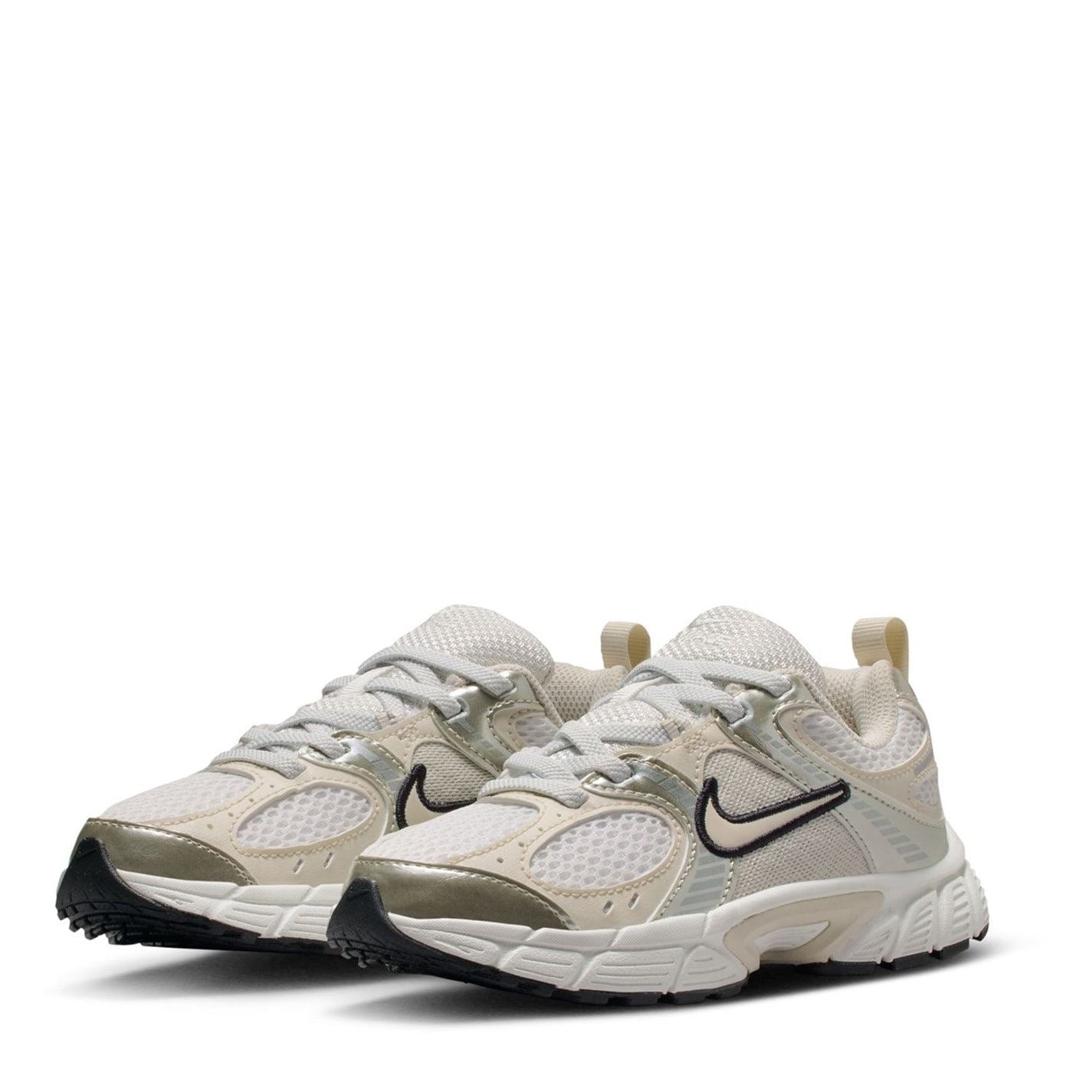 Nike V5 Rnr Lace Up Low Top Sneakers