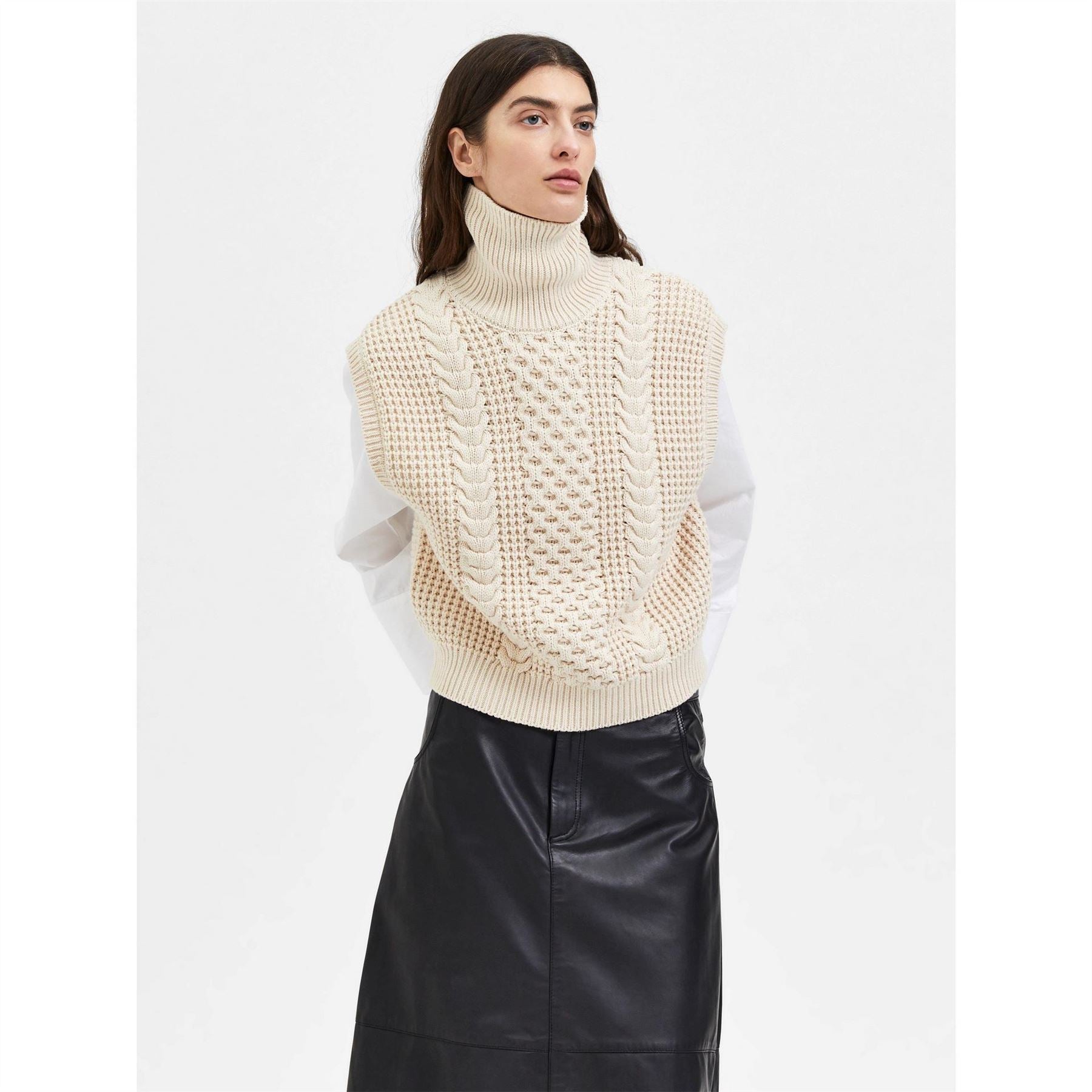 Selected Femme Turtleneck Sleeveless Relaxed Fit Sweater
