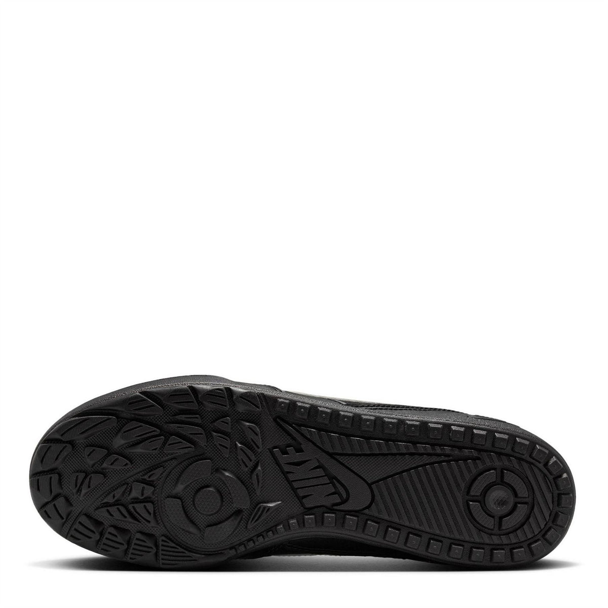 Nike Terra Manta Low Top Lace-Up Sneakers