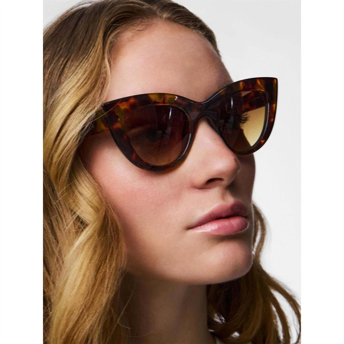 Pieces LD63 Donai Full Rim Cat Eye Sunglasses