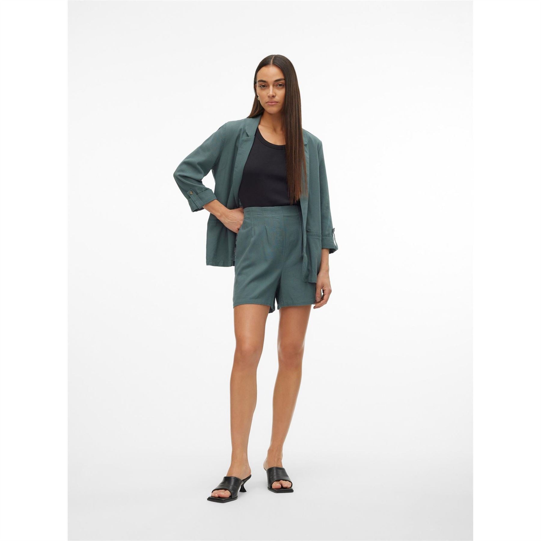 Vero Moda Jesmilo Bermuda Shorts with Elasticated Waistband