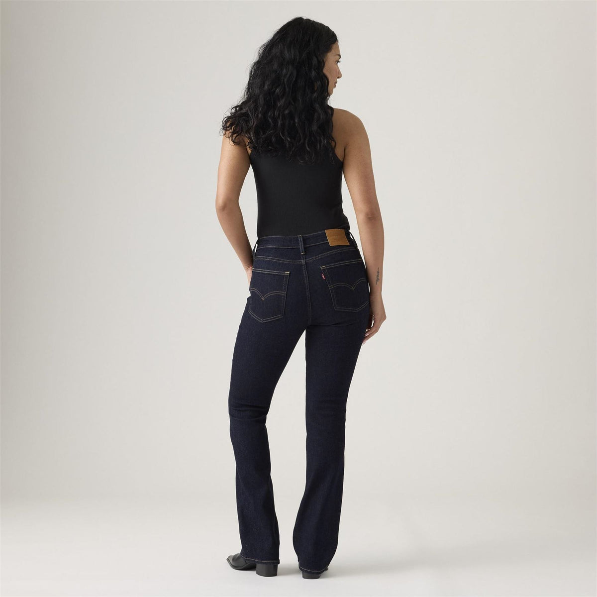 Levis 725 High Rise Bootcut Jeans