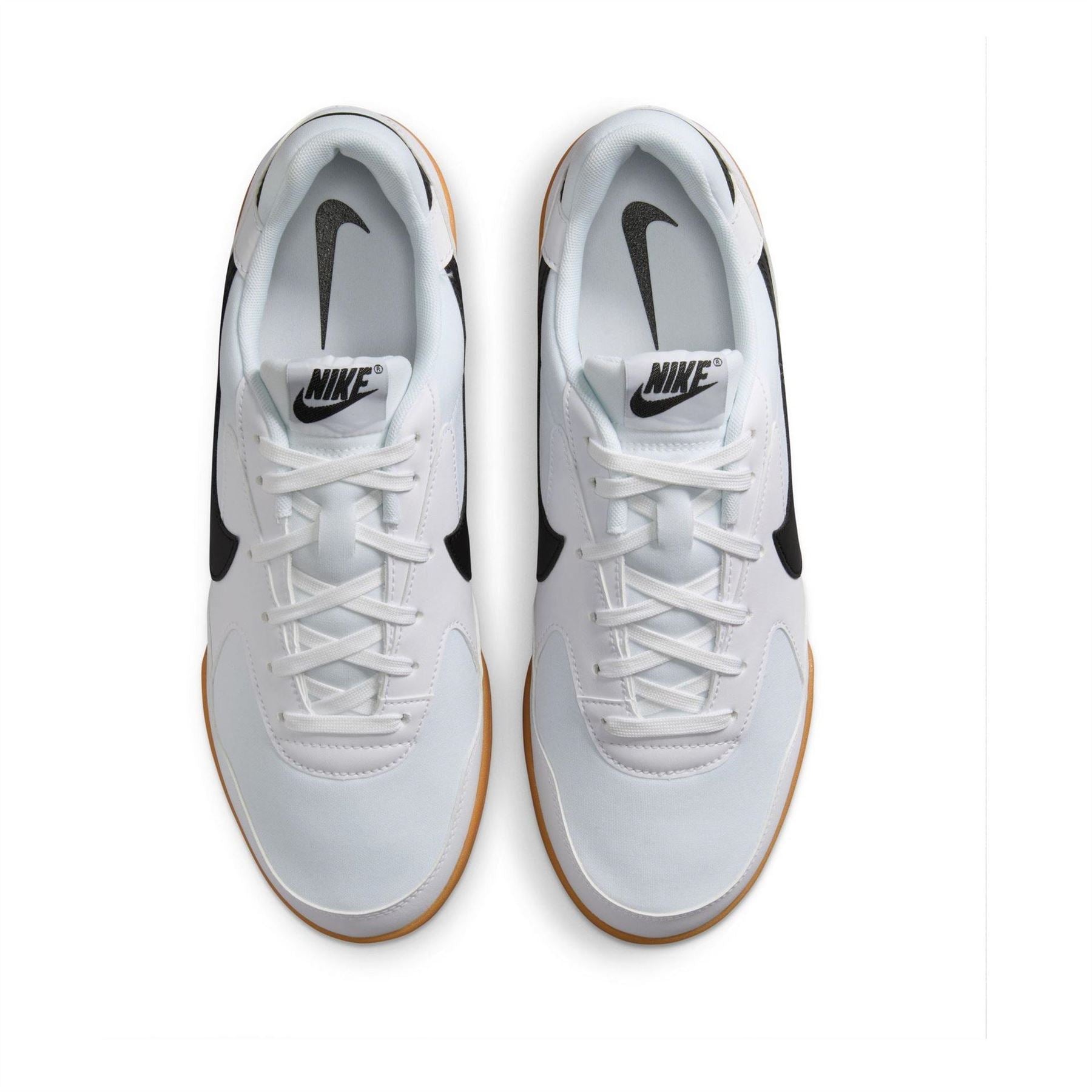 Nike Terra Manta  Round Toe Low Top Sneakers