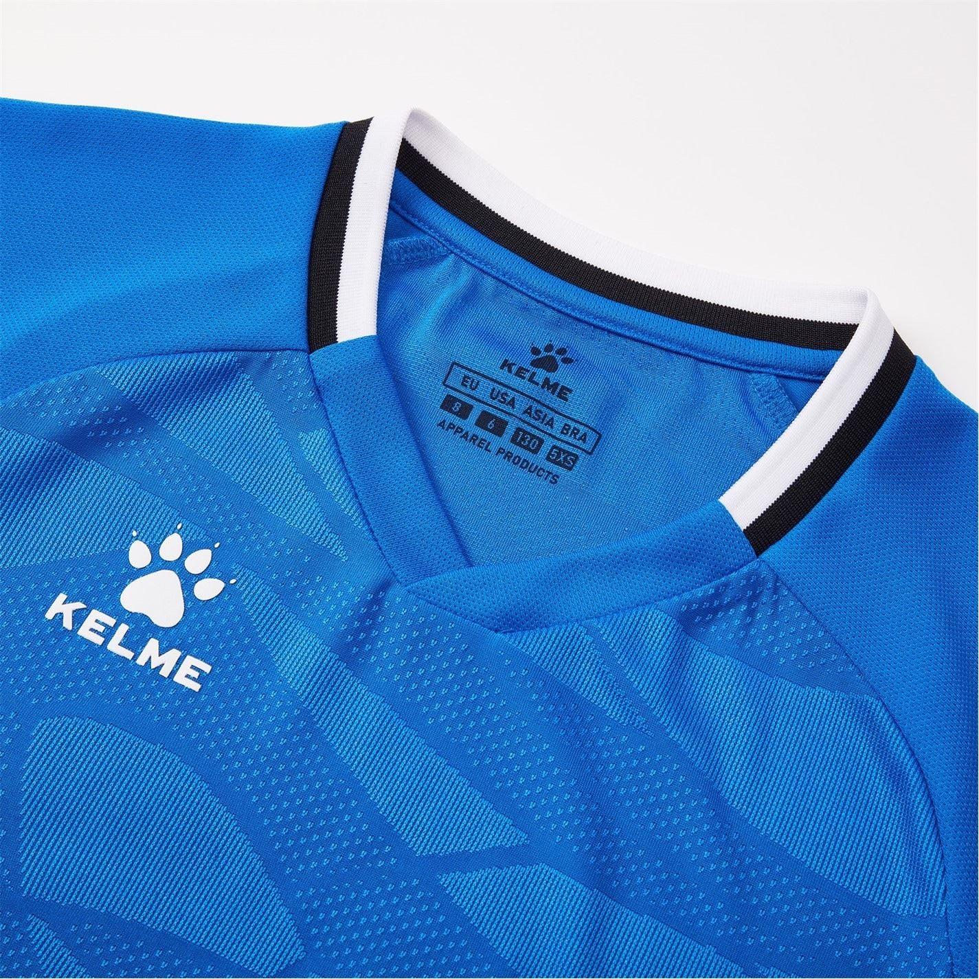 Kelme Regular Fit Raglan Sleeve V-Neck T-Shirt