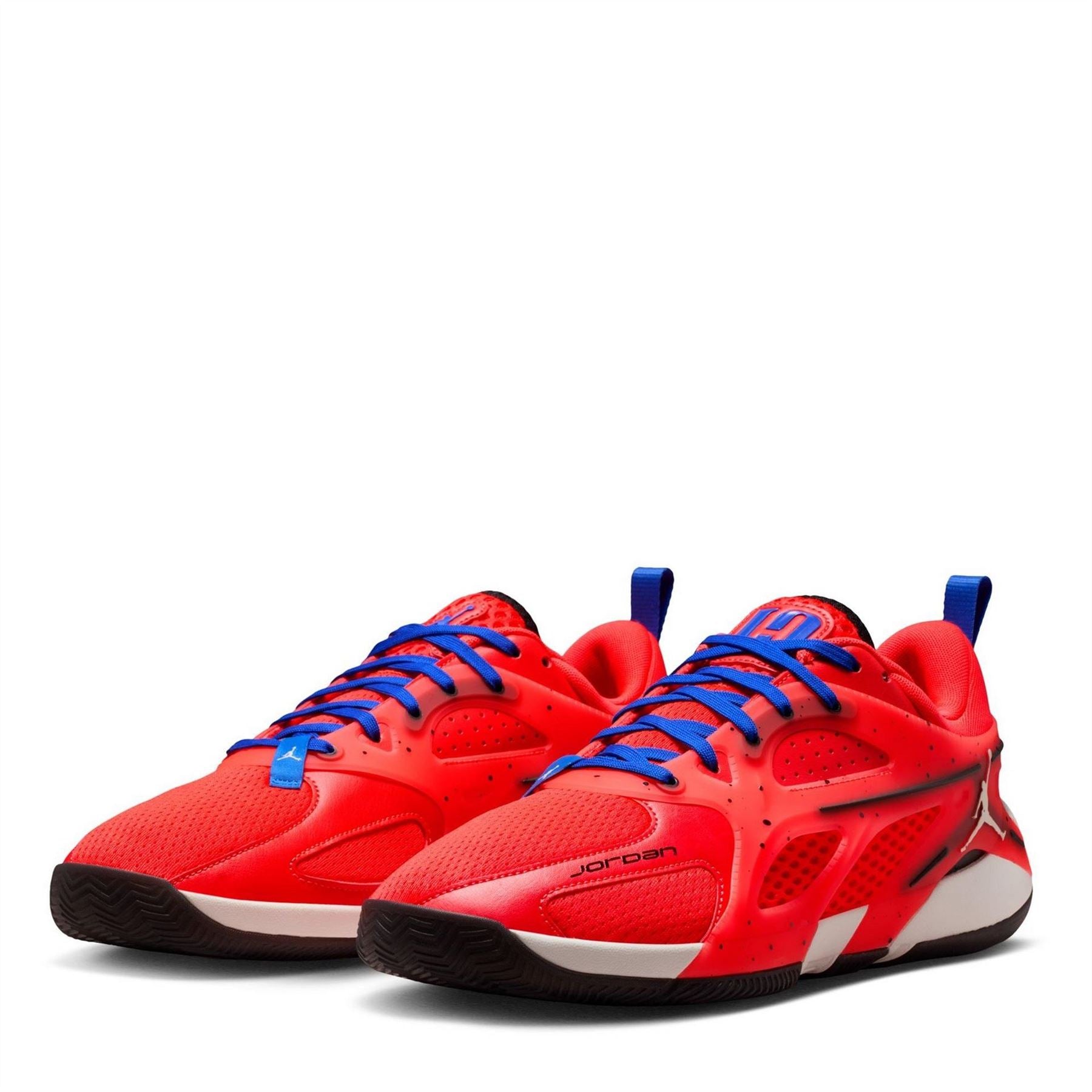 Nike Heir Basketball Low Top Lace-Up Sneakers