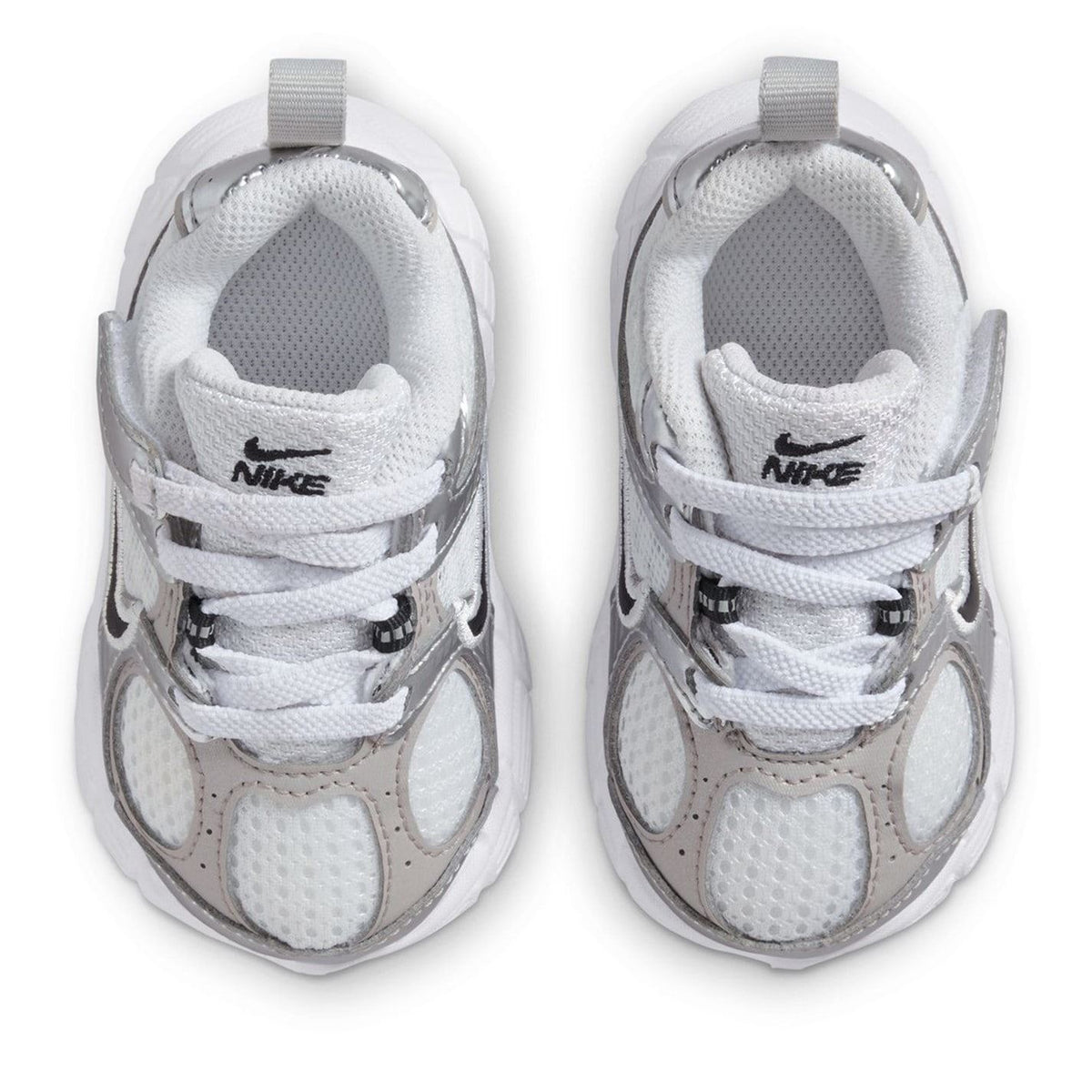 Nike V5 Runner Low Top Lace-Up Sneakers