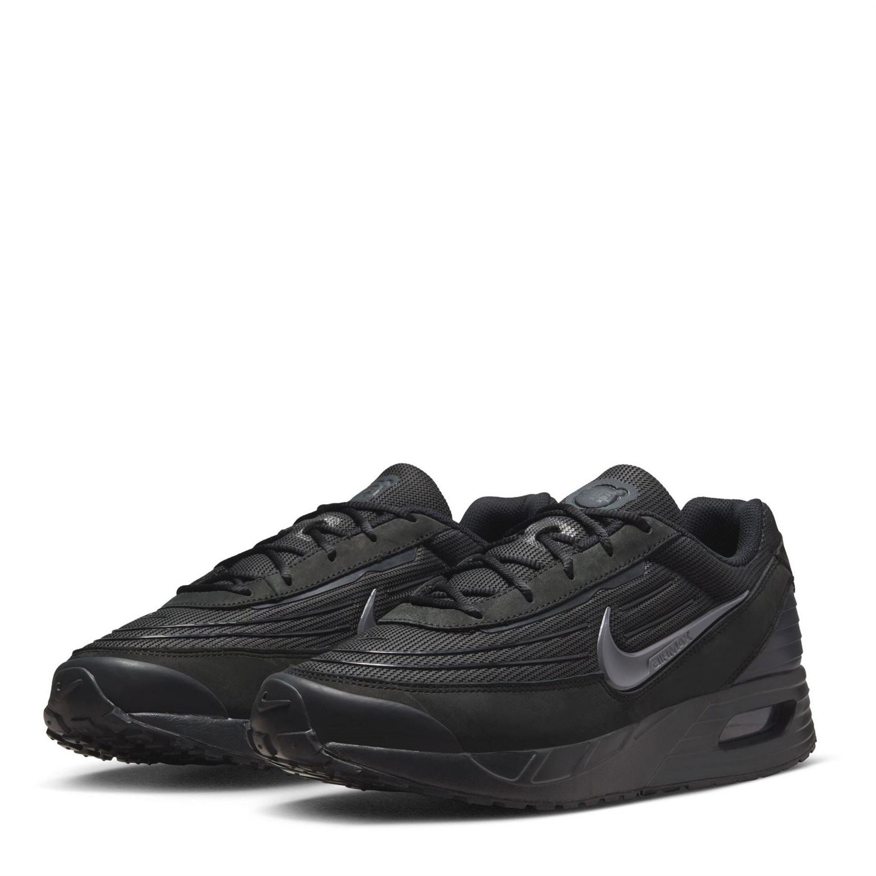 Nike Air Max Verse Low Top Sneakers
